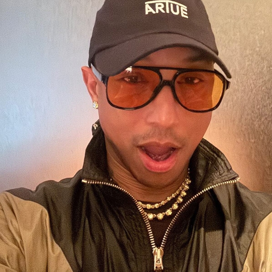 Artue Logo Ball Cap Black 착용 스타일 - 2