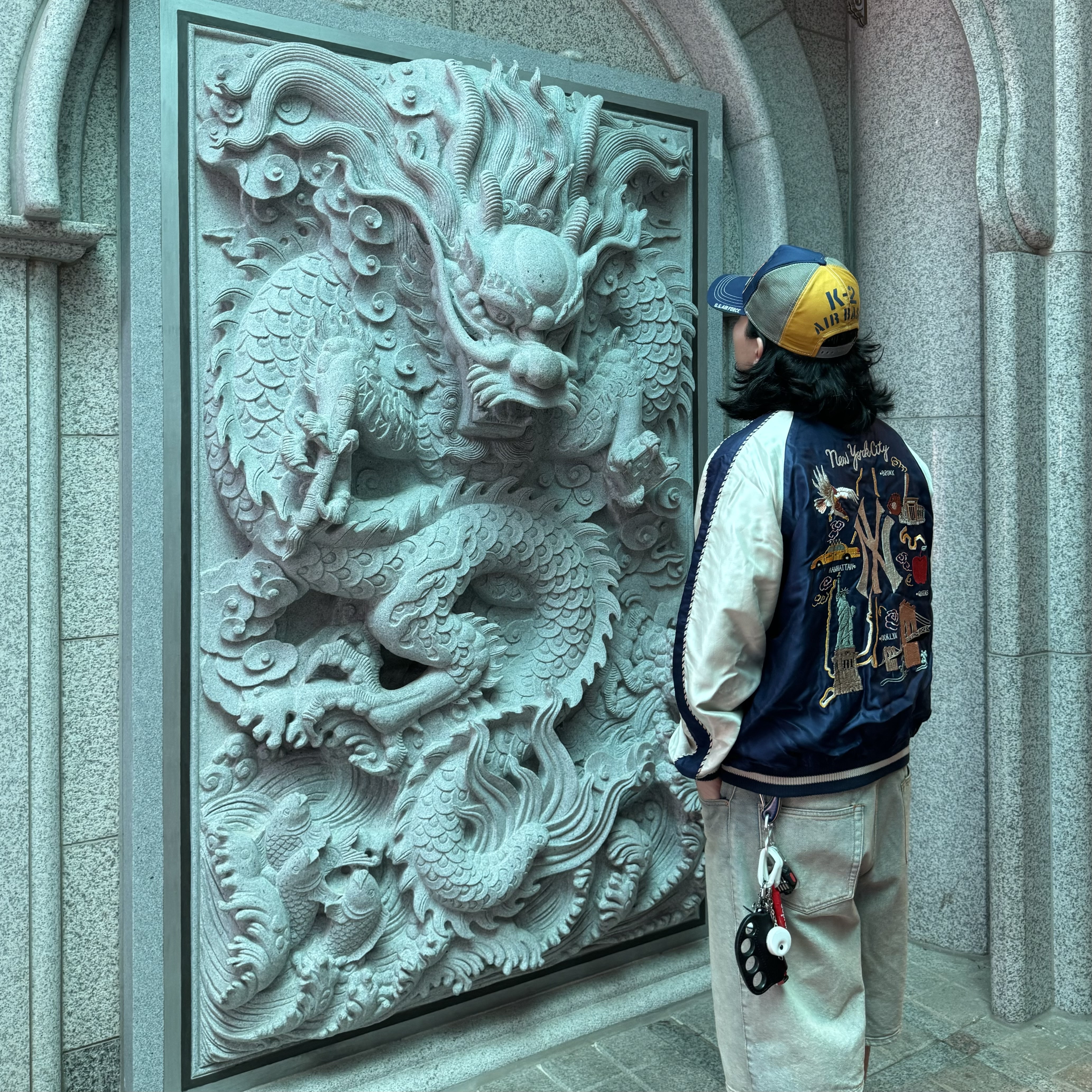 Chrome Hearts Fuck Hollywood Trucker Hat Black White, Supreme Flames Jacquard Baggy Denim Shorts Washed Indigo - 23SS 착용 스타일 - 5