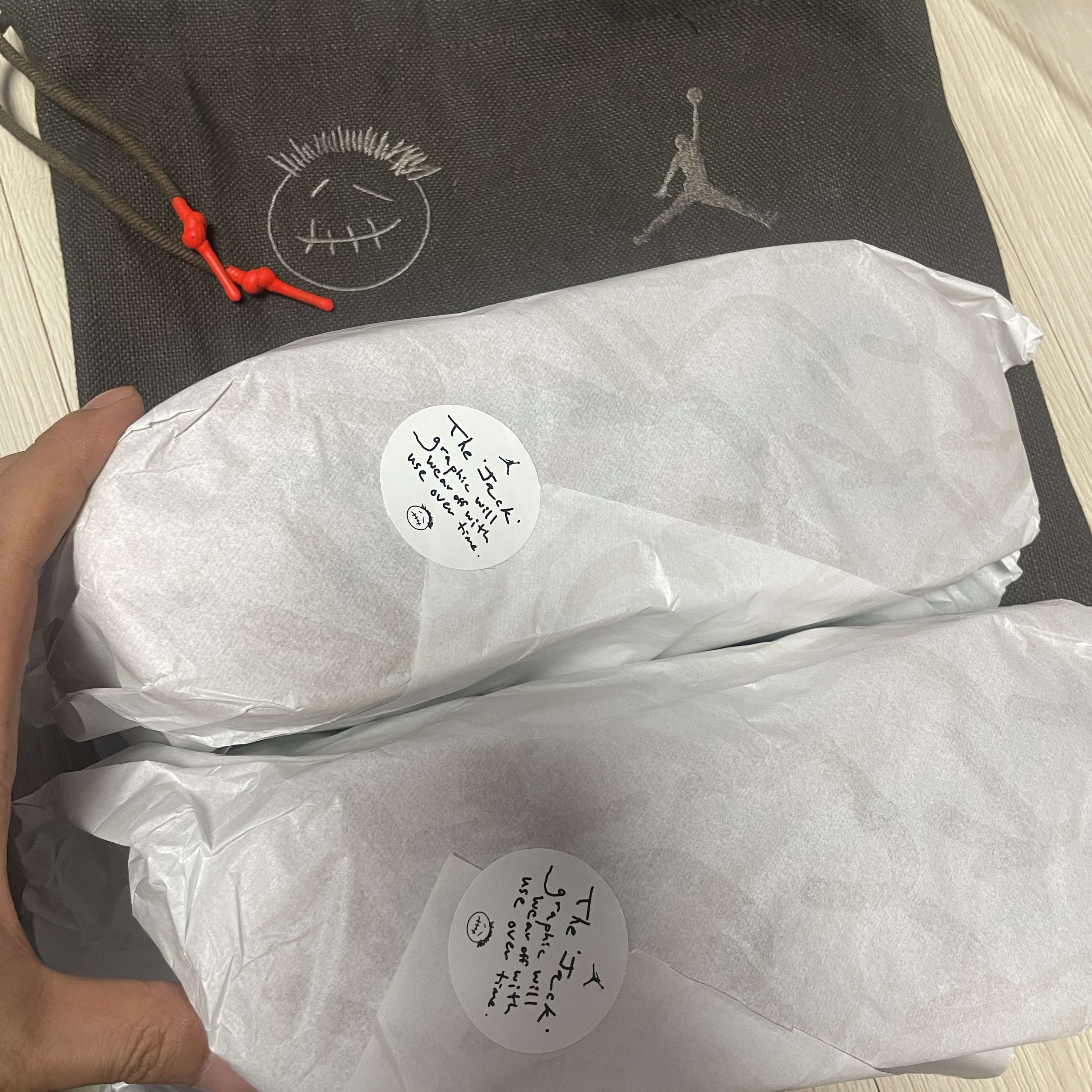 Jordan x Travis Scott Jumpman Jack TR Sail and Dark Mocha 착용 스타일 - 3