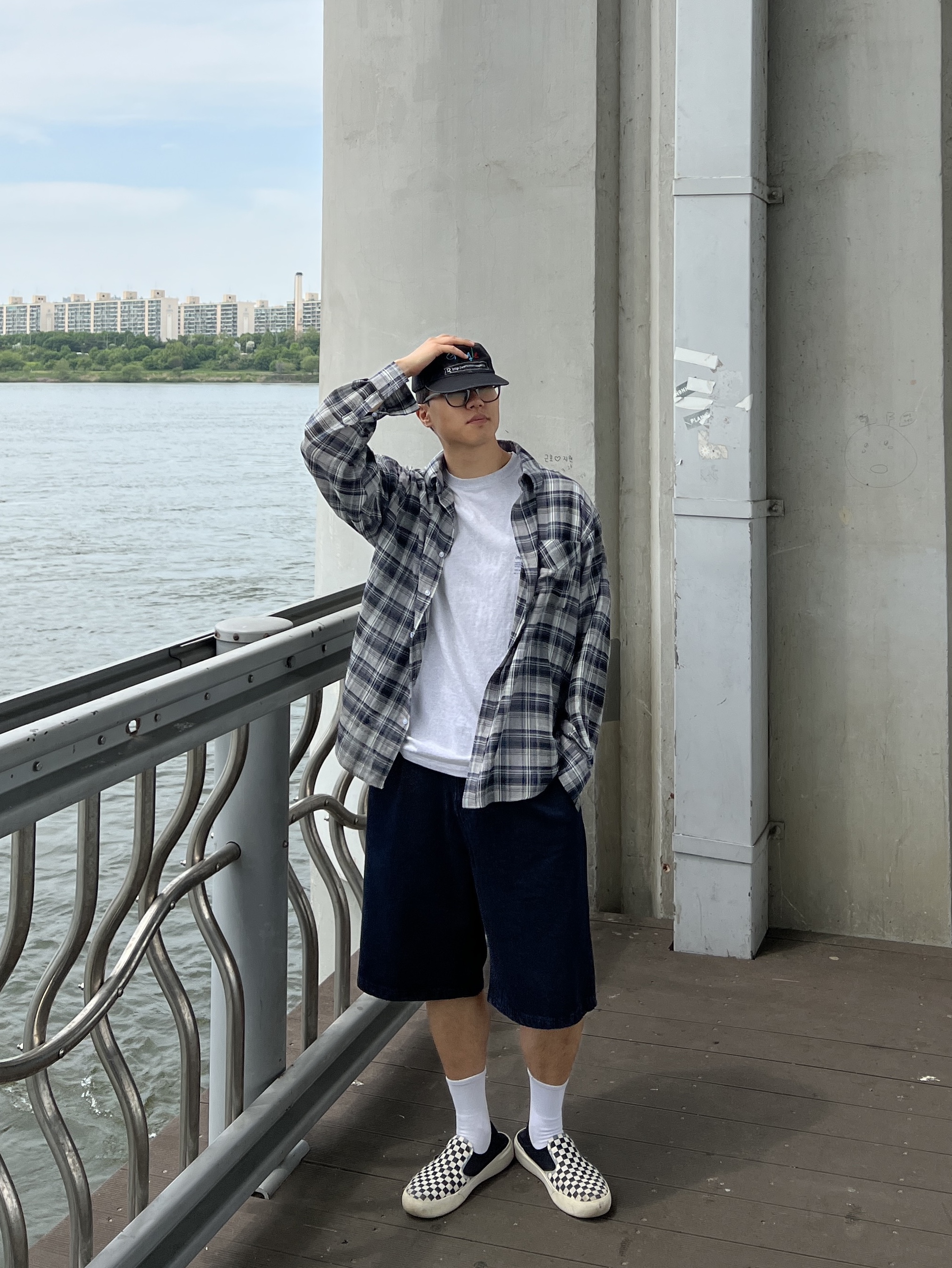 Vans Checkerboard Comfycush One Black 착용 스타일 - 3