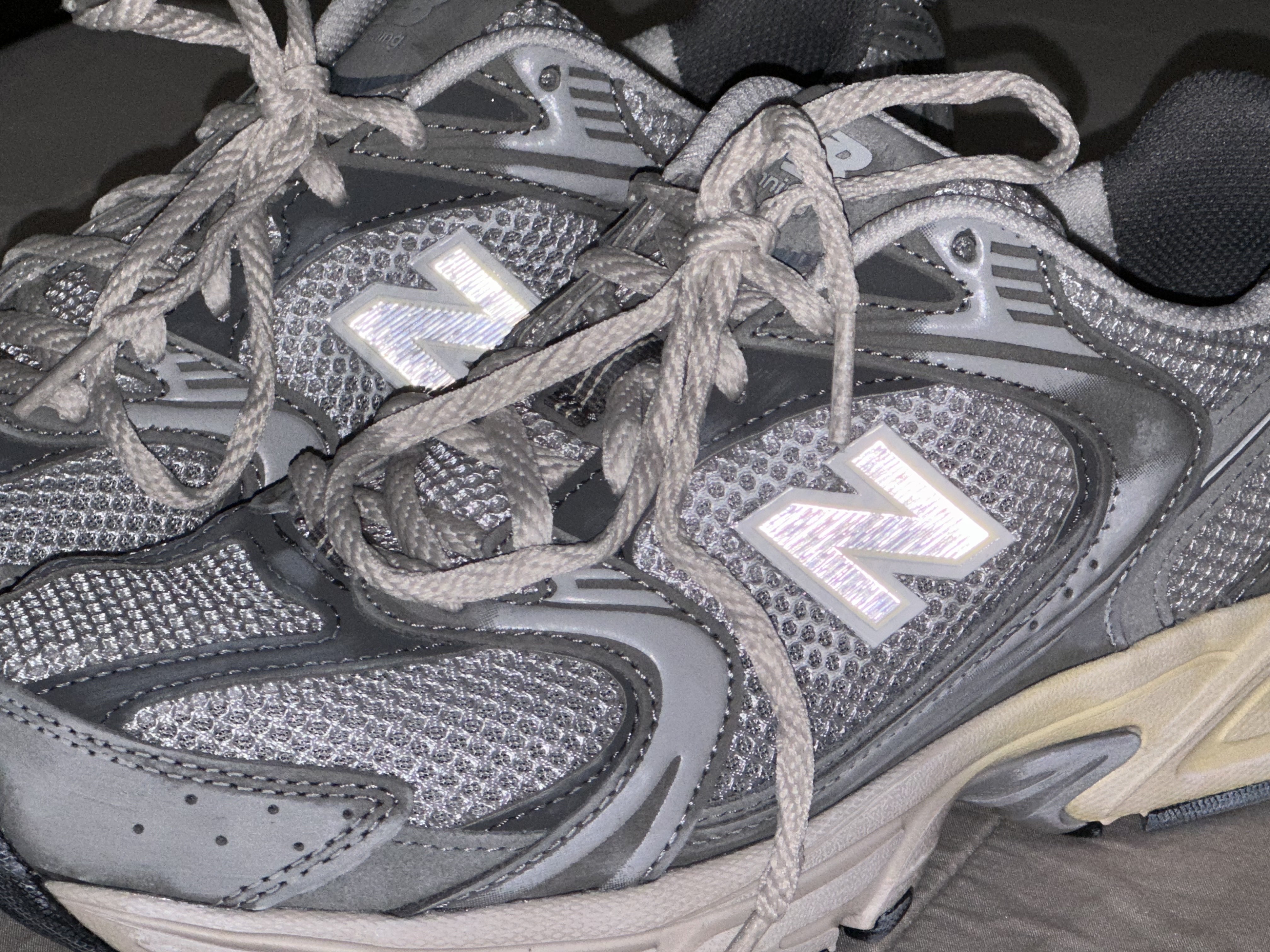 New Balance 530 Premium Vintage Grey Matter 착용 스타일