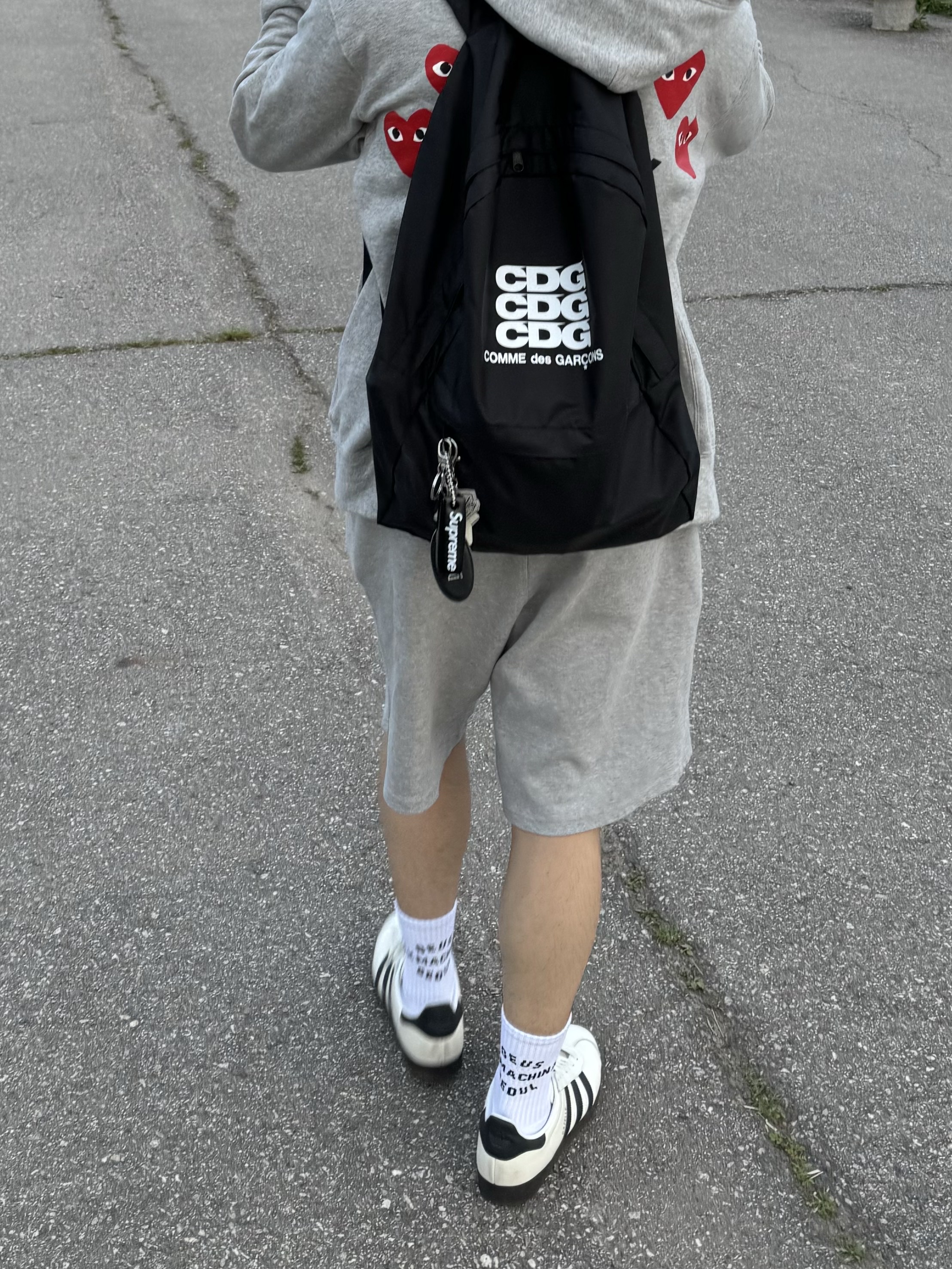 Adidas Gazelle Germany Off White Utility Black, Play Comme des Garcons 5 Hearts Zip Hooded Sweatshirt Grey 착용 스타일 - 3