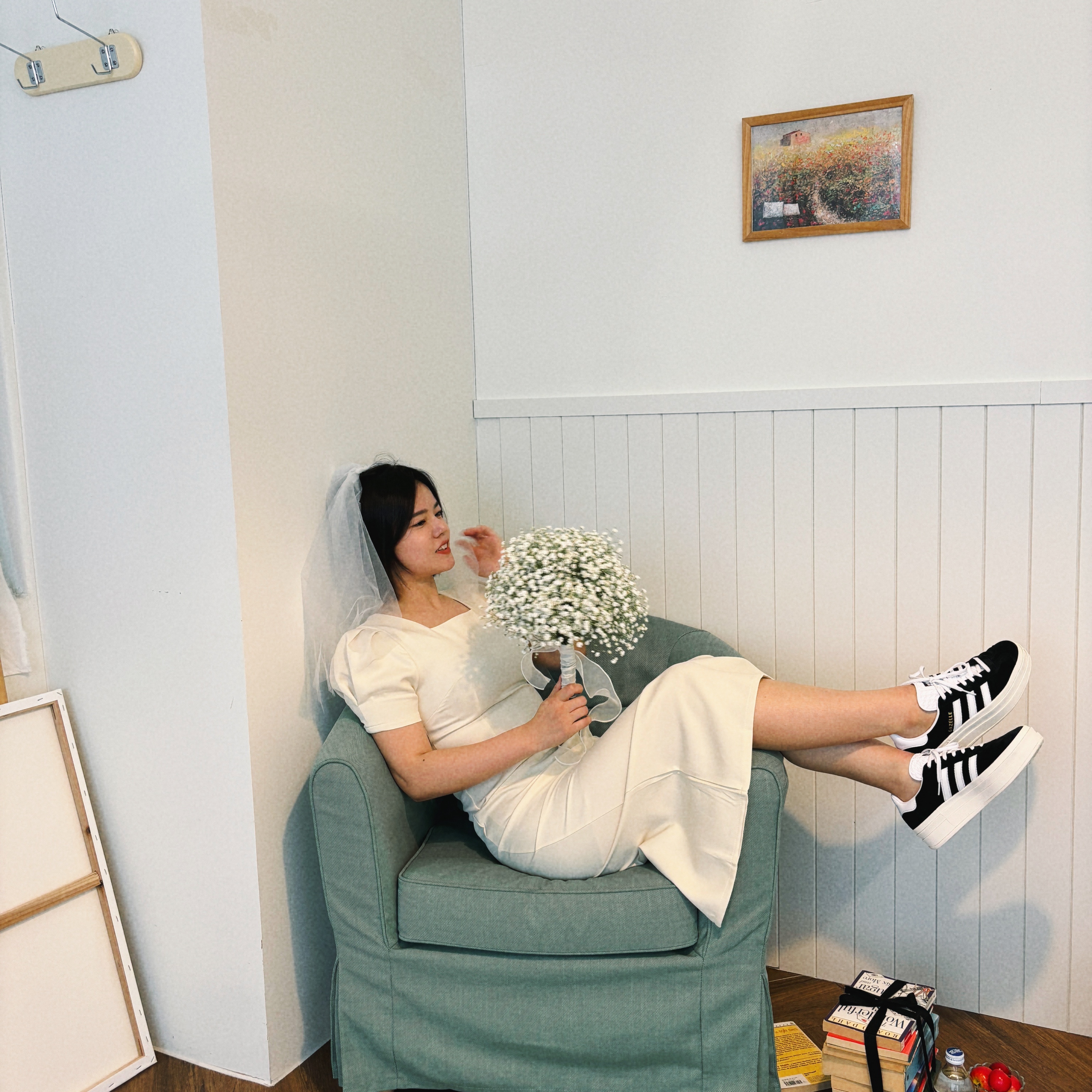 아디다스 가젤 코어 블랙 화이트, (W) 아디다스 가젤 볼드 코어 블랙 클라우드 화이트 착용 스타일 - 6