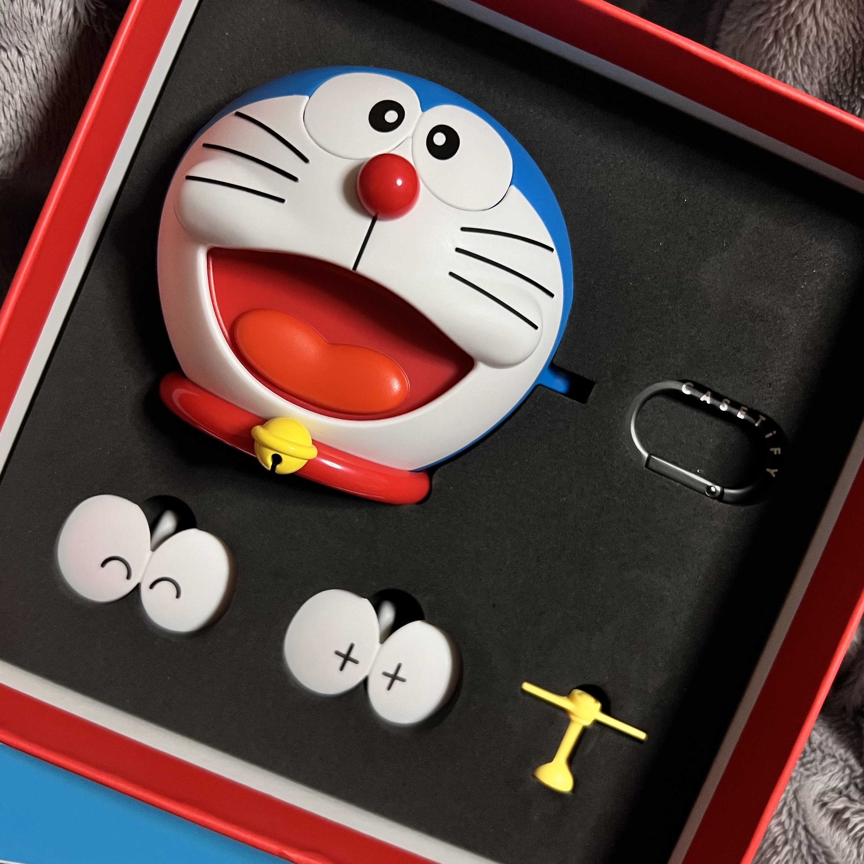 Casetify x Doraemon Airpods Pro Collectible Case 착용 스타일