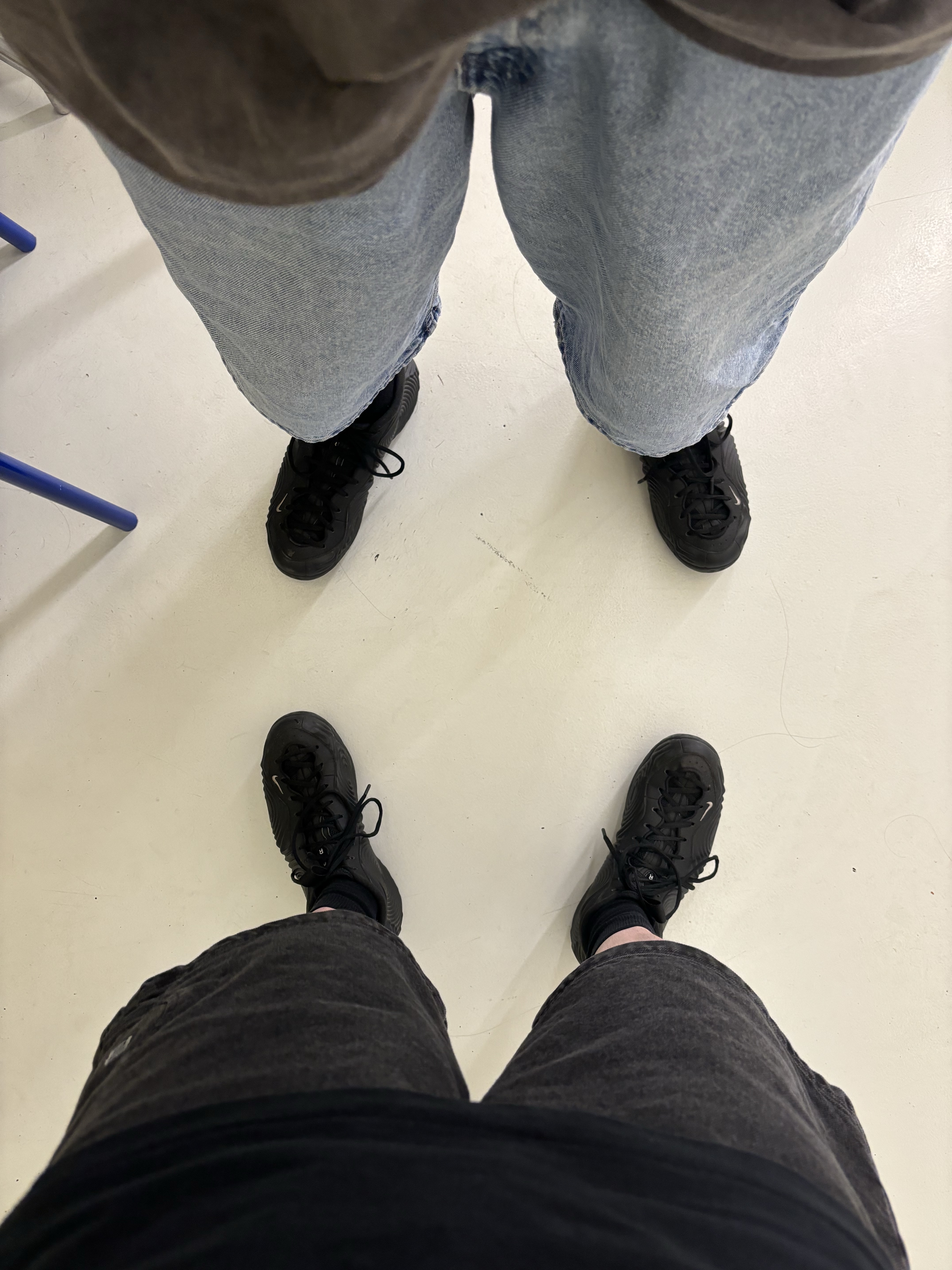 Nike x Comme des Garcons Homme Plus Air Foamposite One Black, Homme Plisse Issey Miyake MC June Hoodie Ivory 착용 스타일 - 3