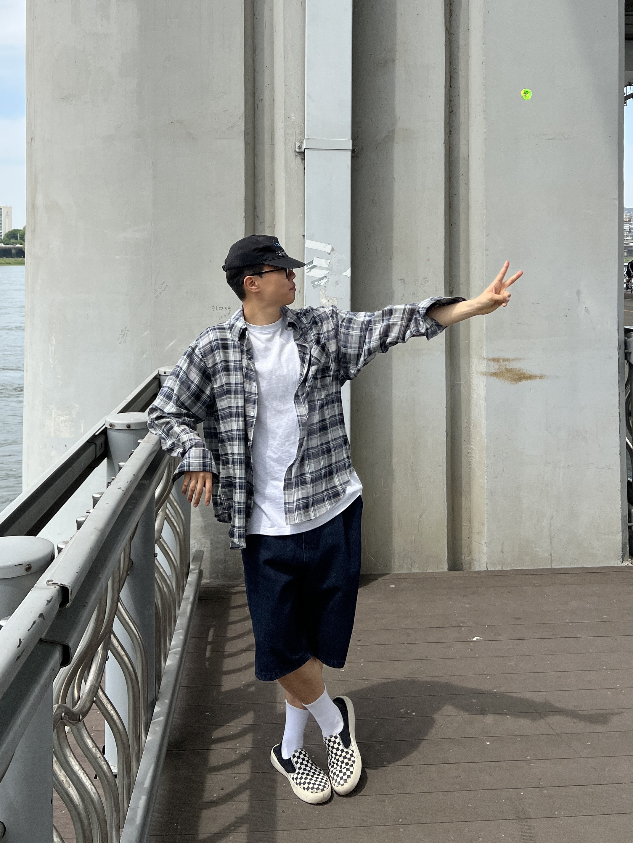 Vans Checkerboard Comfycush One Black 착용 스타일 - 4