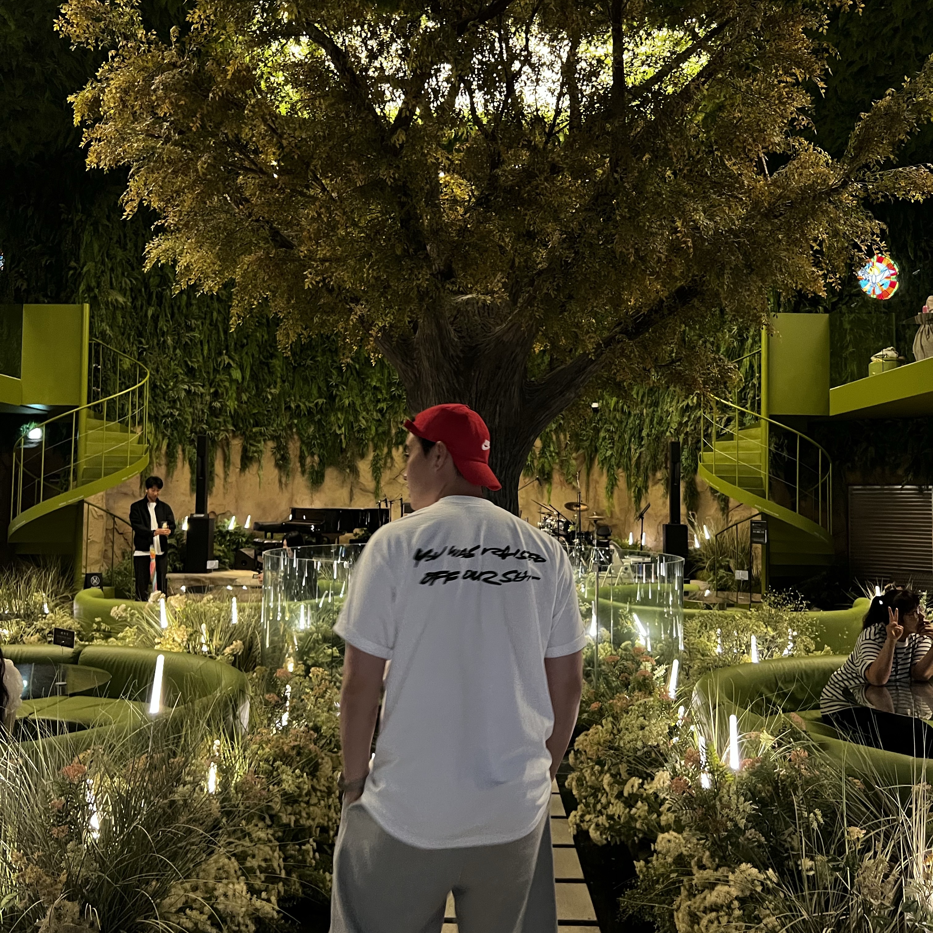 Nike Heritage 86 Futura Washed Cap University Red, Supreme Futura Box Logo T-Shirt White - 24SS 착용 스타일