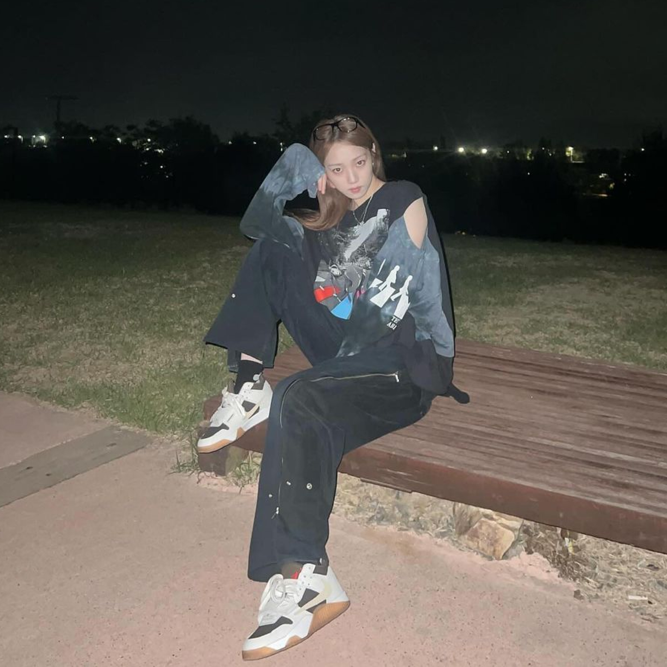 Jordan x Travis Scott Jumpman Jack TR Sail and Dark Mocha 착용 스타일 - 2