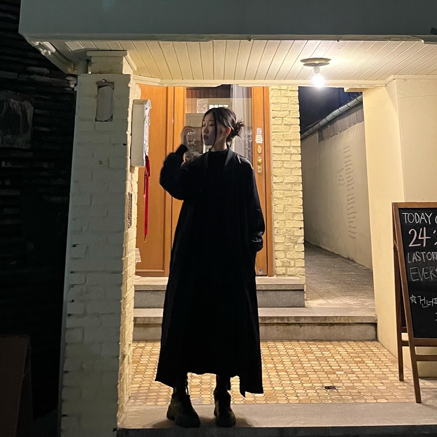 CDG 1986 Staff Coat Black 착용 스타일 - 1