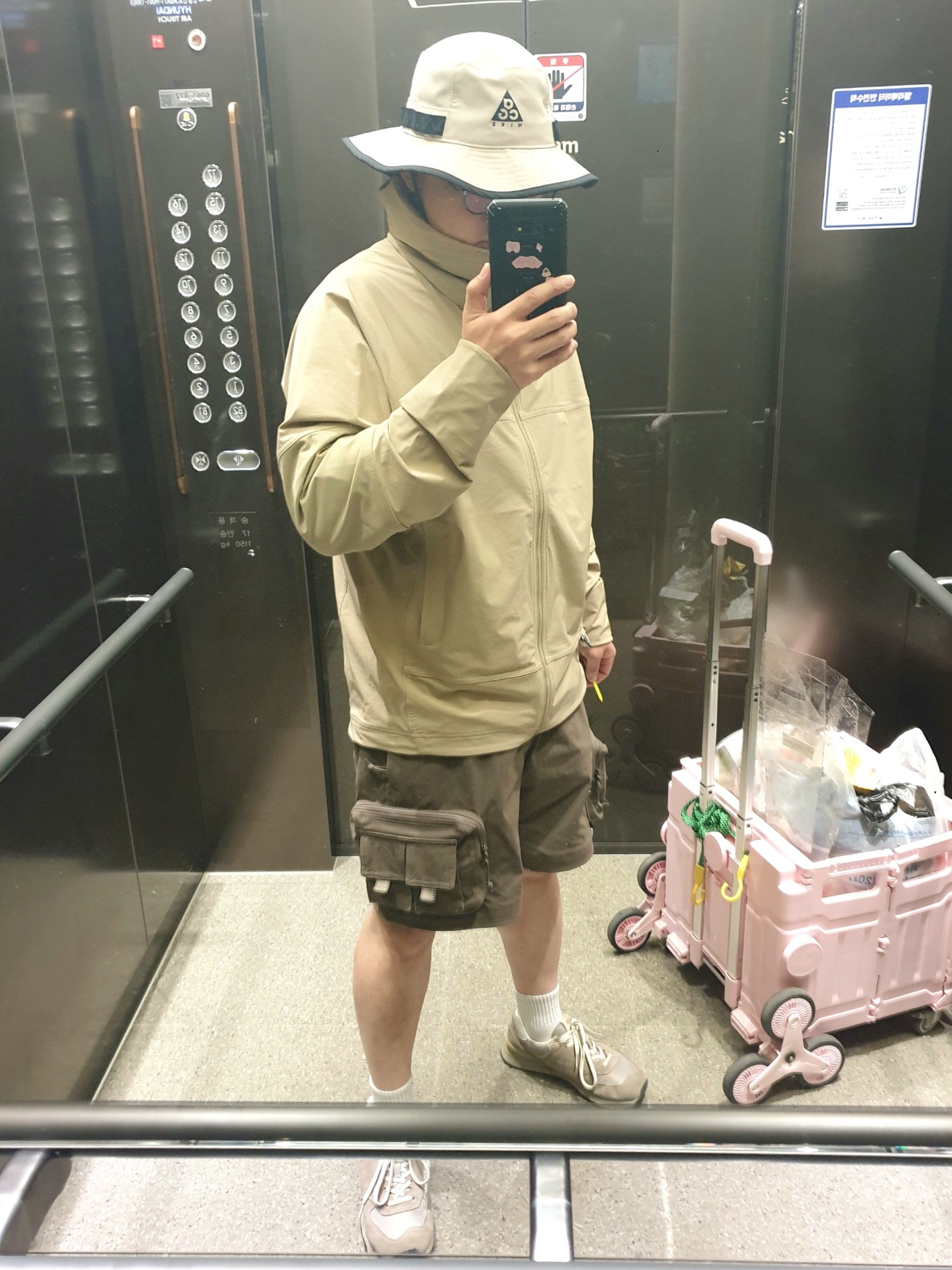 Nike ACG Sun Farer Jacket Khaki Summit White - Asia, Nike ACG Bucket String Black 착용 스타일