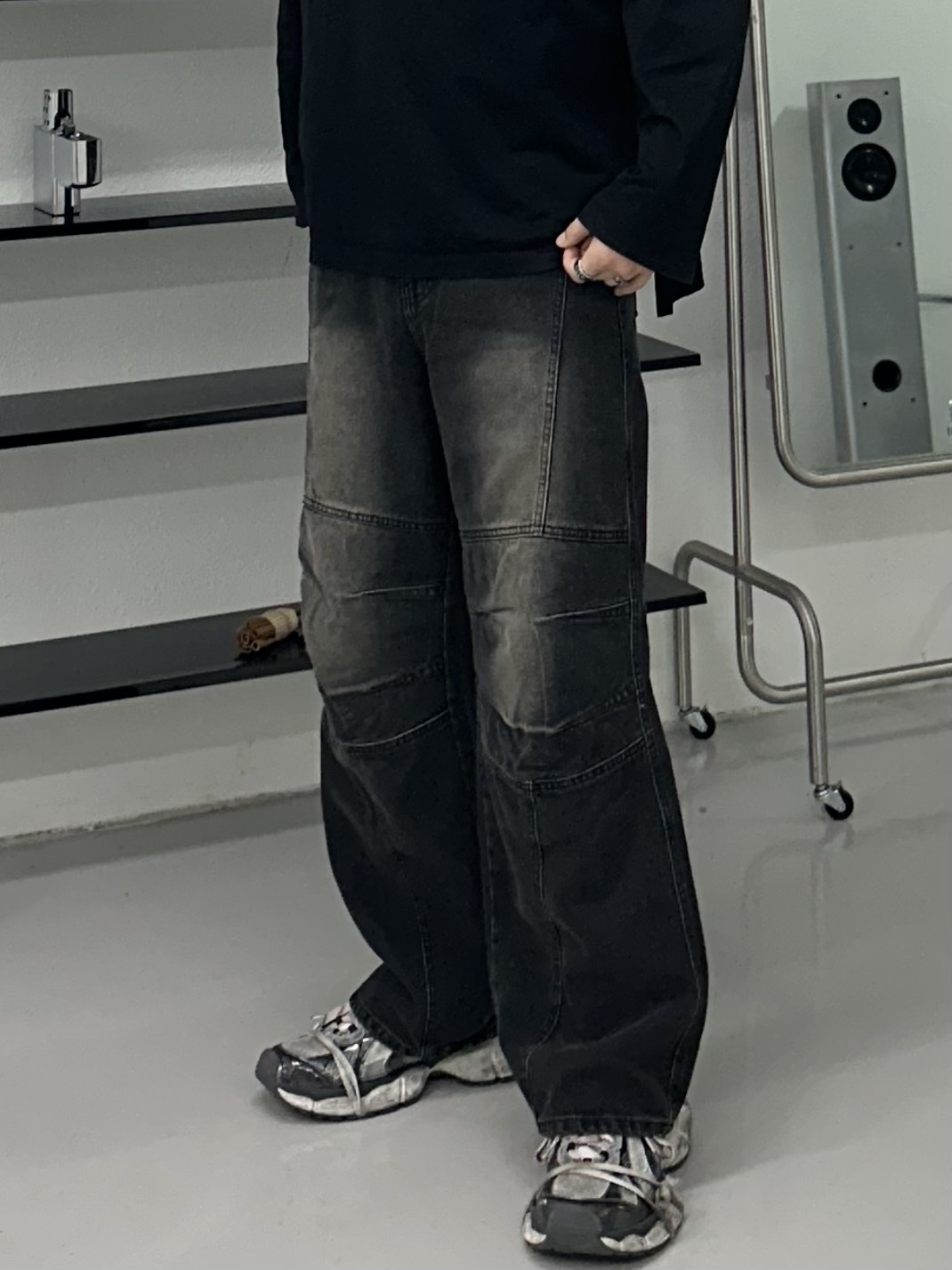 Balenciaga 3XL Sneakers Grey White Red 착용 스타일 - 2