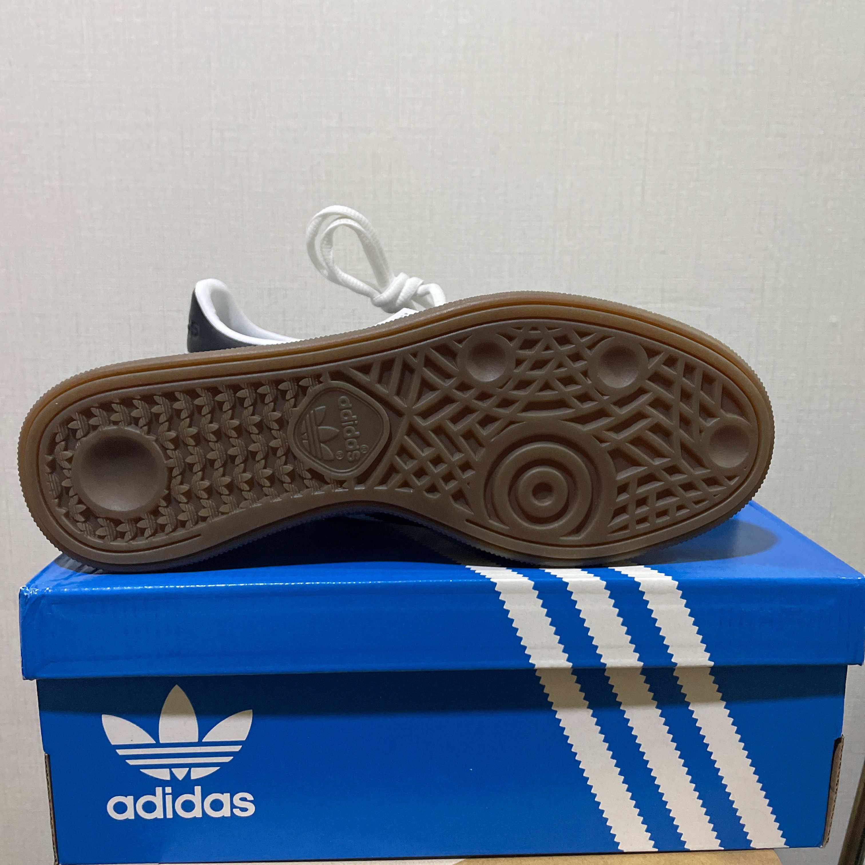 Adidas Spezial Handball White Core Black 착용 스타일 - 2