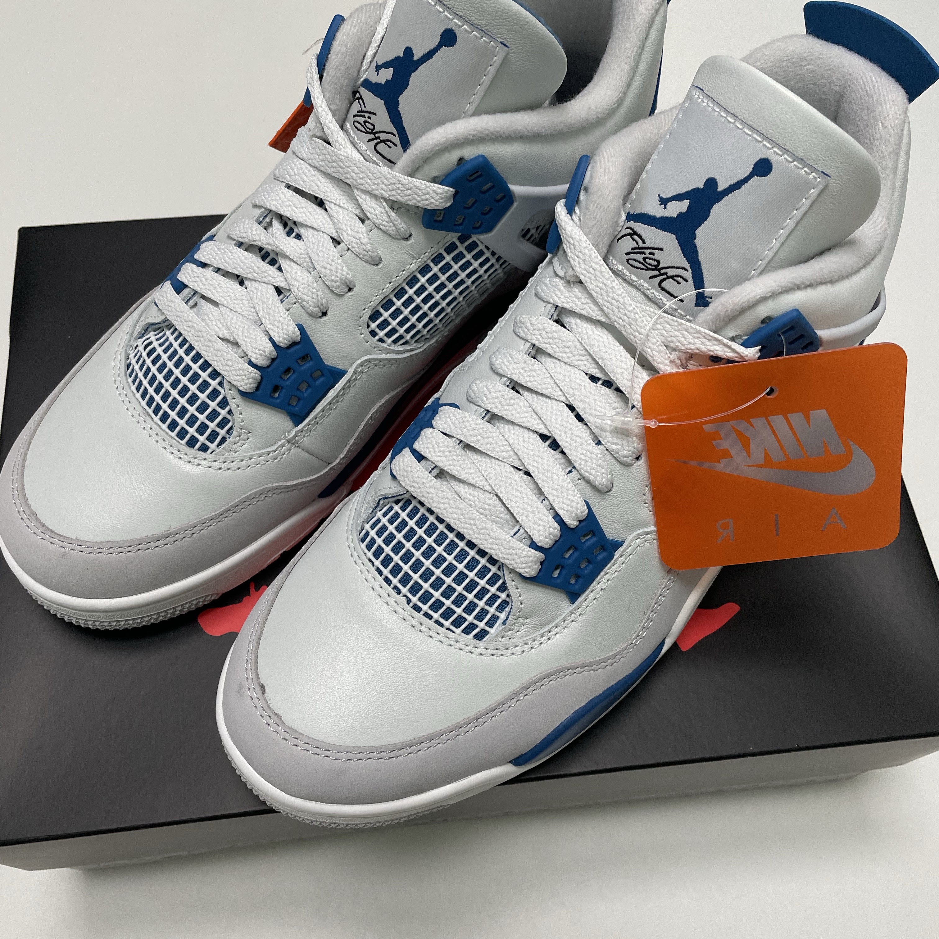 Jordan 4 Retro Industrial Blue 착용 스타일