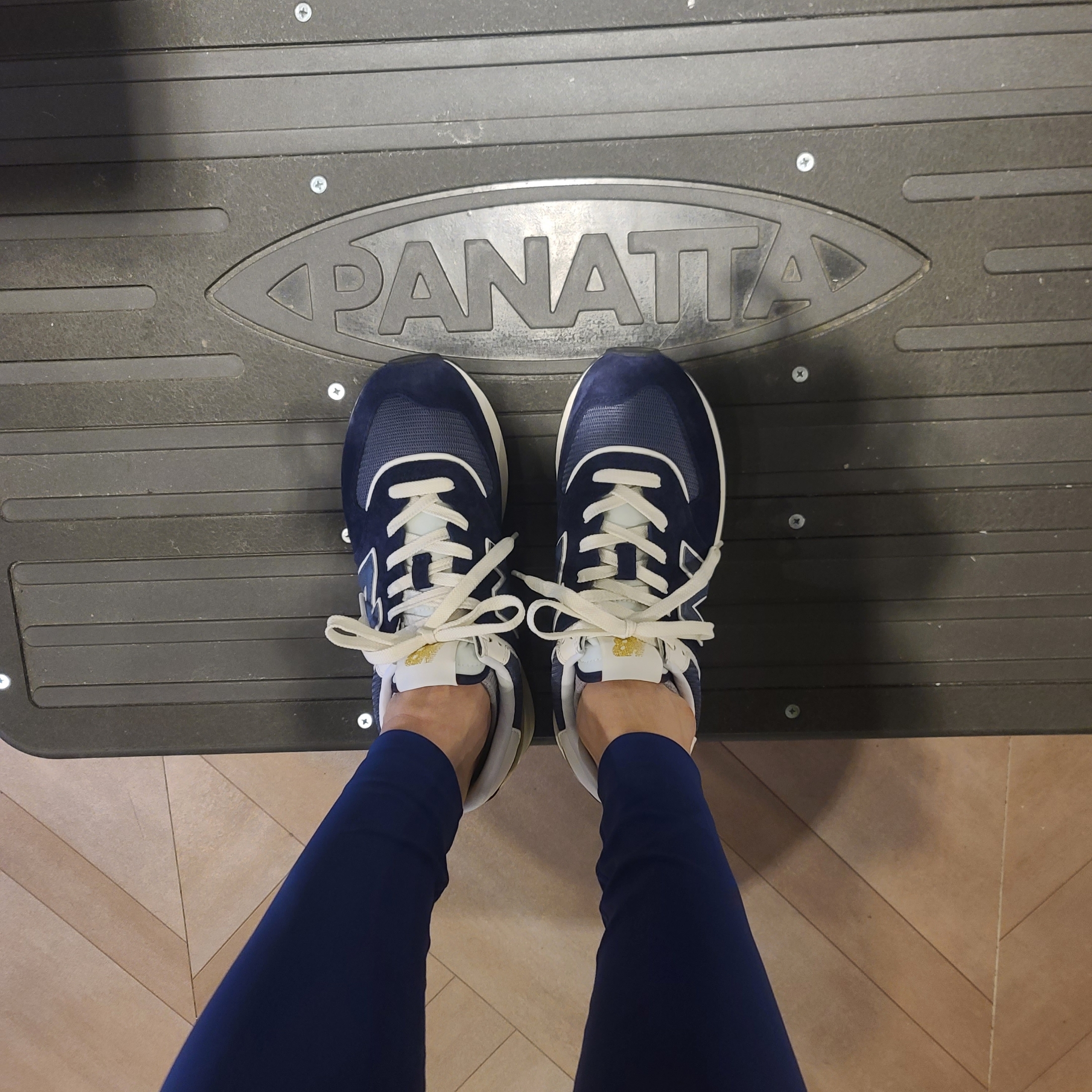 New Balance 574 Legacy Navy 착용 스타일