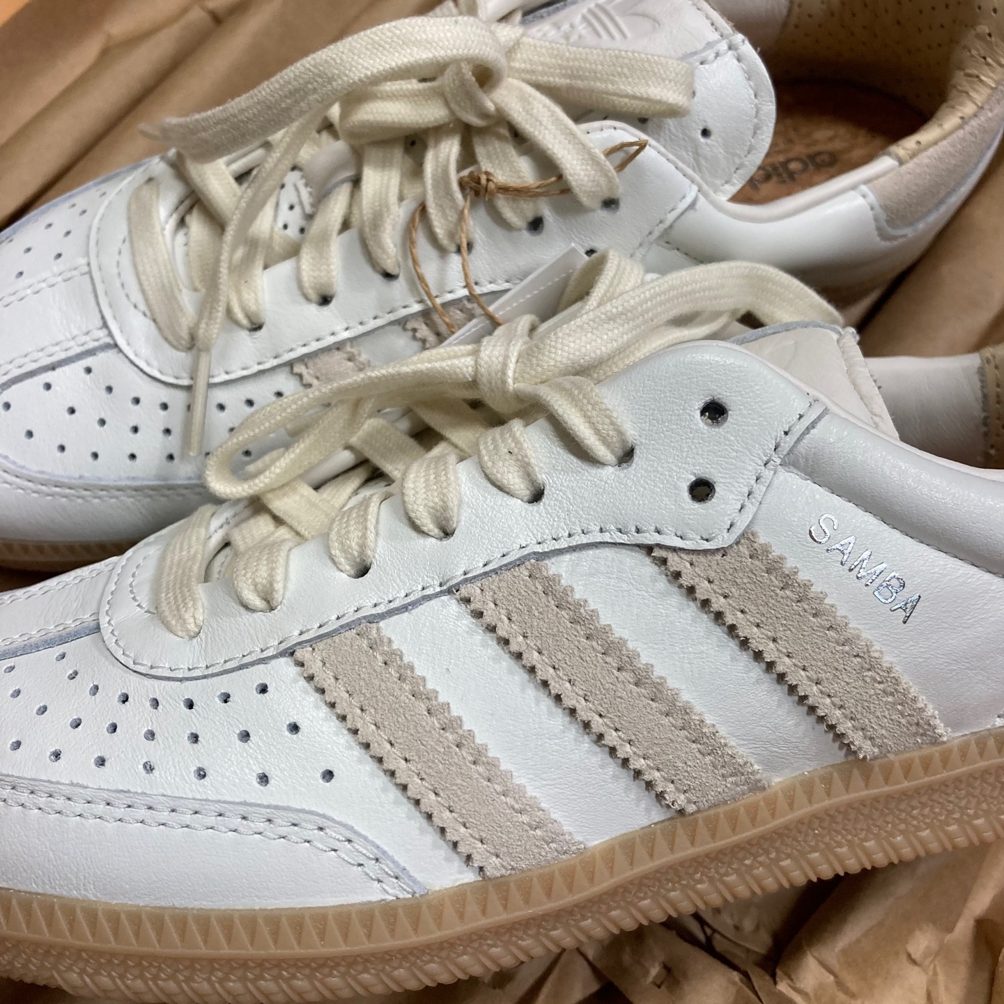 Adidas Samba OG Core White Wonder White 착용 스타일 - 3