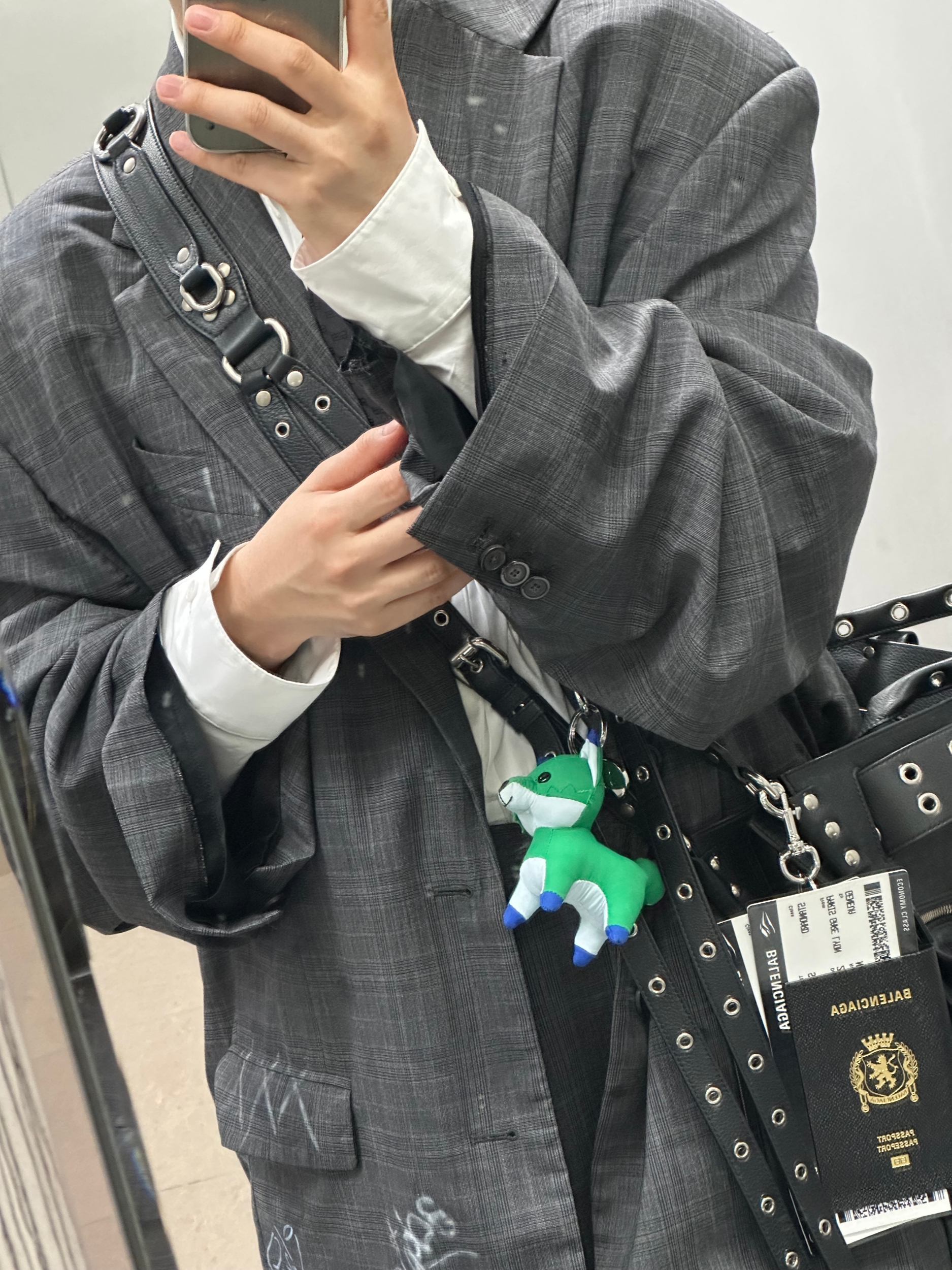 Balenciaga Graffiti Skater Tailored Jacket Grey, Balenciaga Graffiti Skater Tailored Pants Grey Silver 착용 스타일 - 1