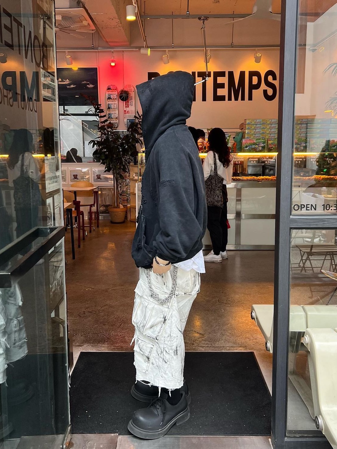 Nonnod x Shinsegae Distressed Zip-Up Hoodie Washed Black, Balenciaga Steroid Derby Black 착용 스타일