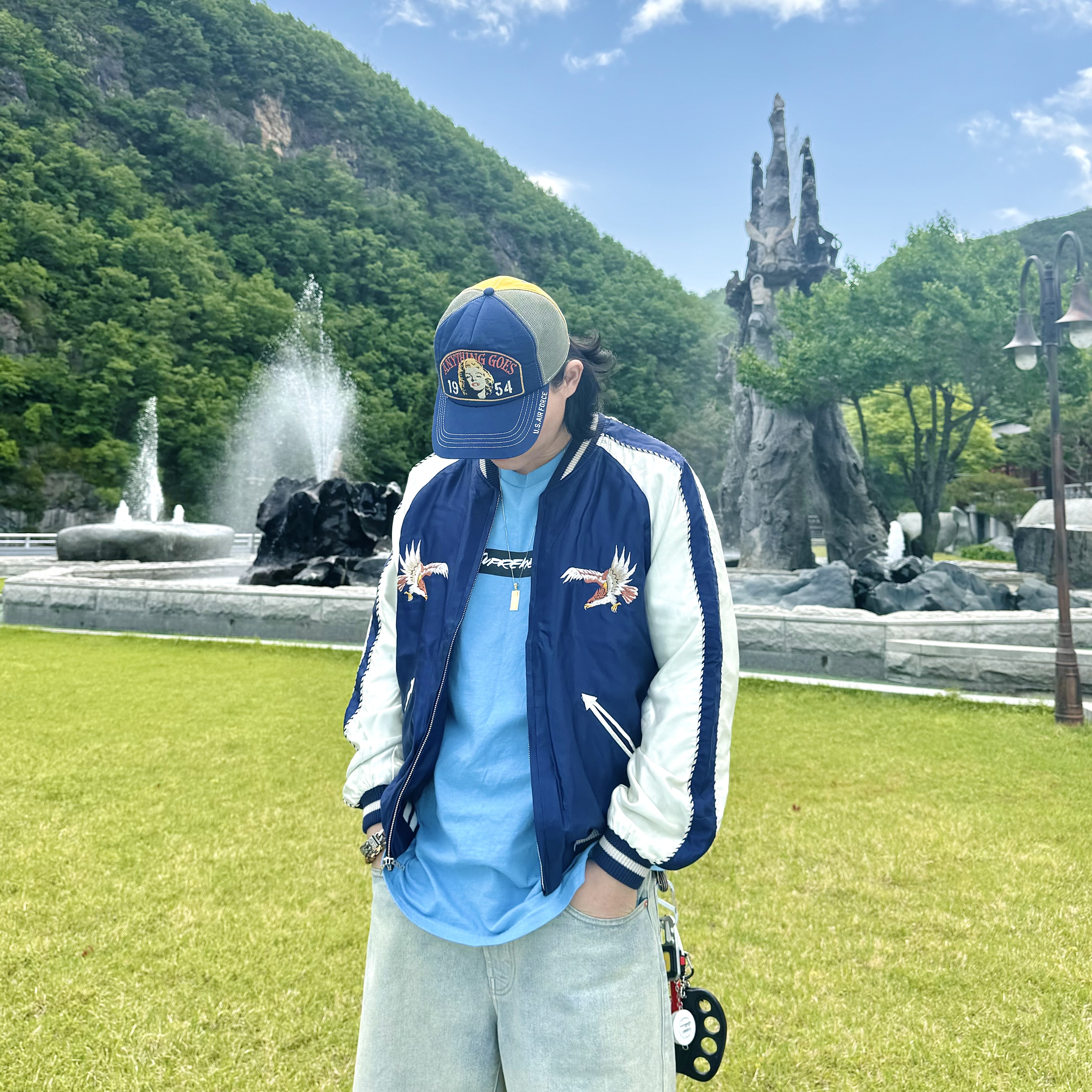 Chrome Hearts Fuck Hollywood Trucker Hat Black White, Supreme Flames Jacquard Baggy Denim Shorts Washed Indigo - 23SS 착용 스타일 - 6