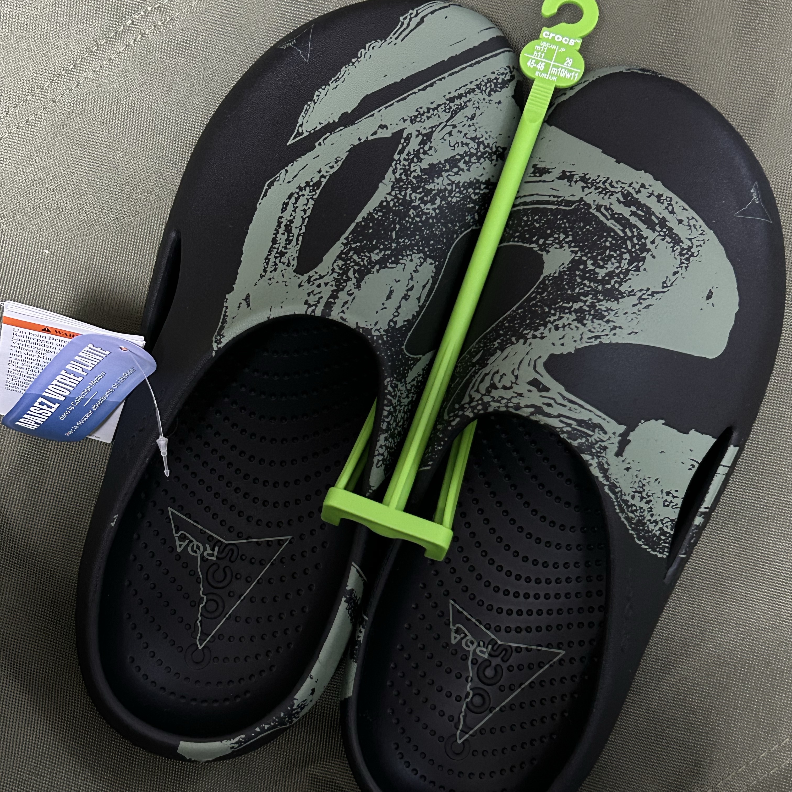 Crocs x Roa Hiking Mellow Clog Black Multi 착용 스타일