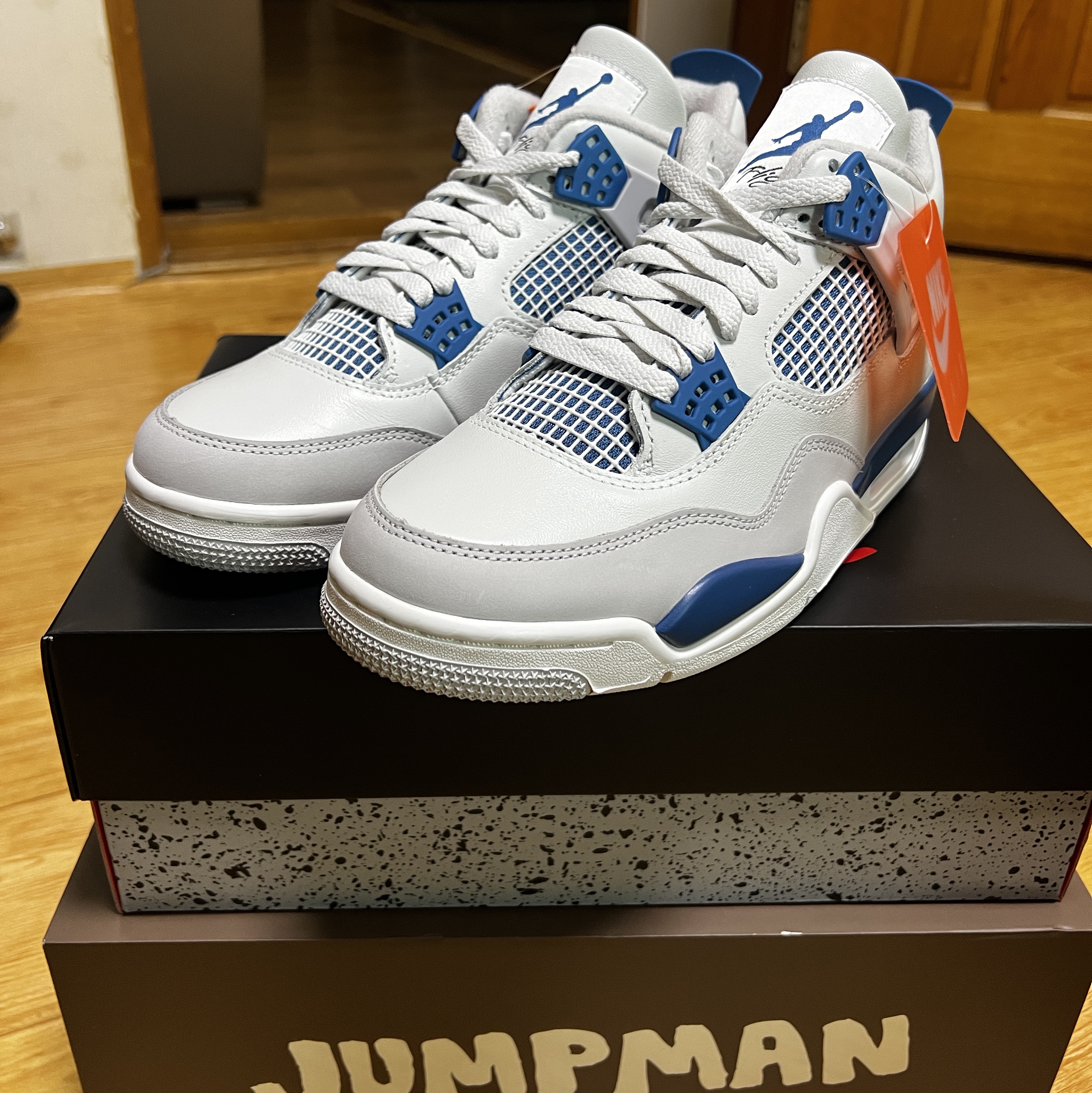 Jordan 4 Retro Industrial Blue 착용 스타일 - 2