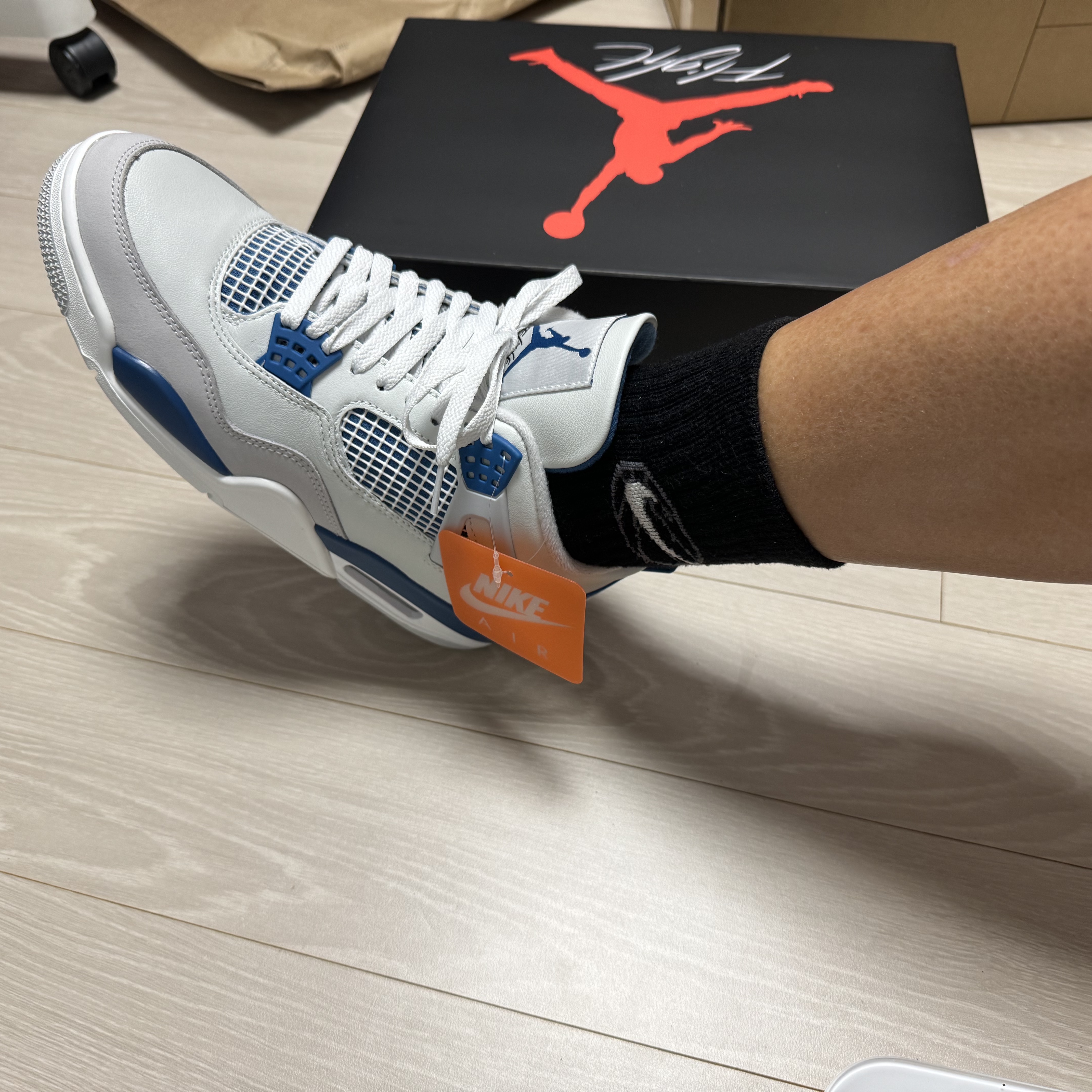 Jordan 4 Retro Industrial Blue 착용 스타일
