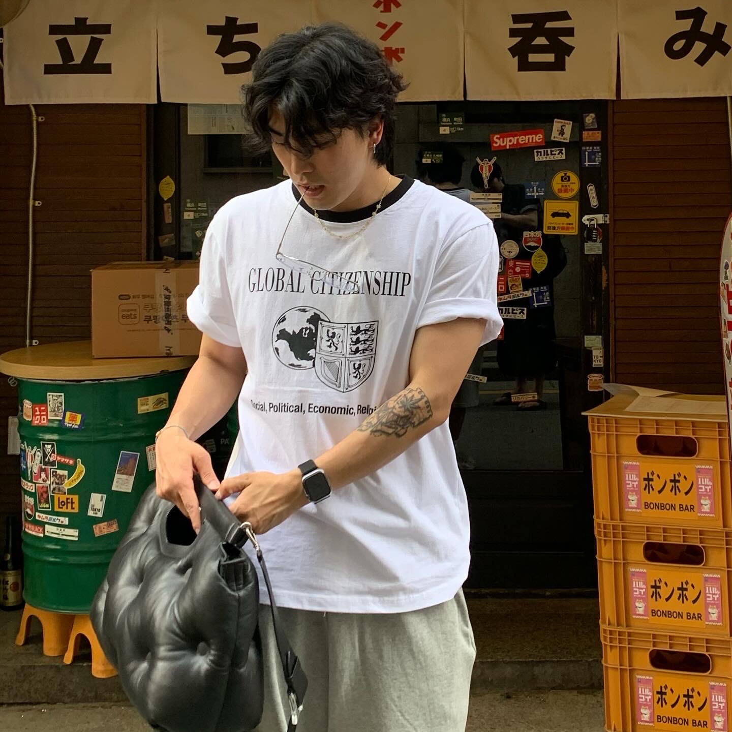 Maison Margiela Glam Slam Classique Medium Bag Black 착용 스타일 - 2