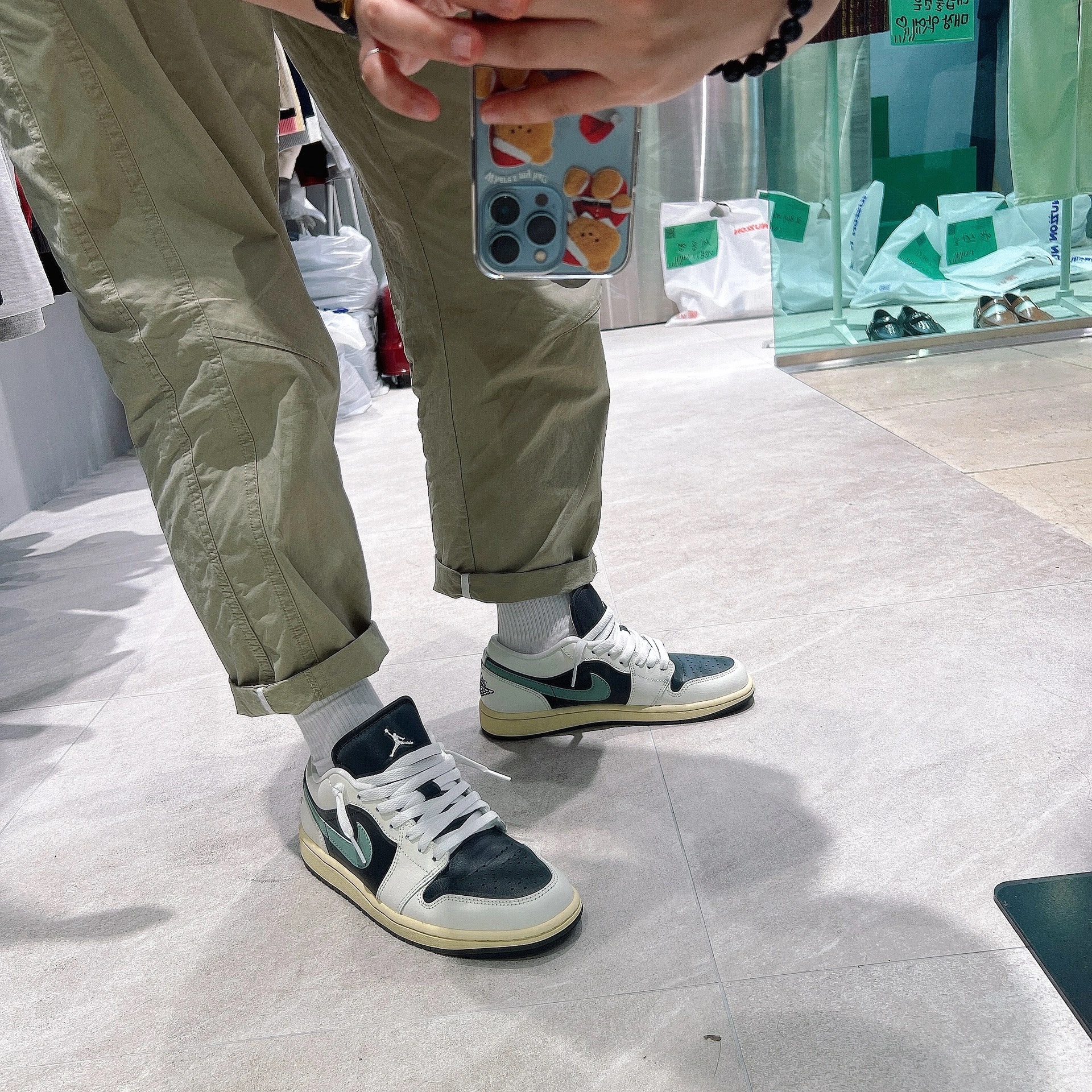 (W) Jordan 1 Low Anthracite Sail 착용 스타일 - 4