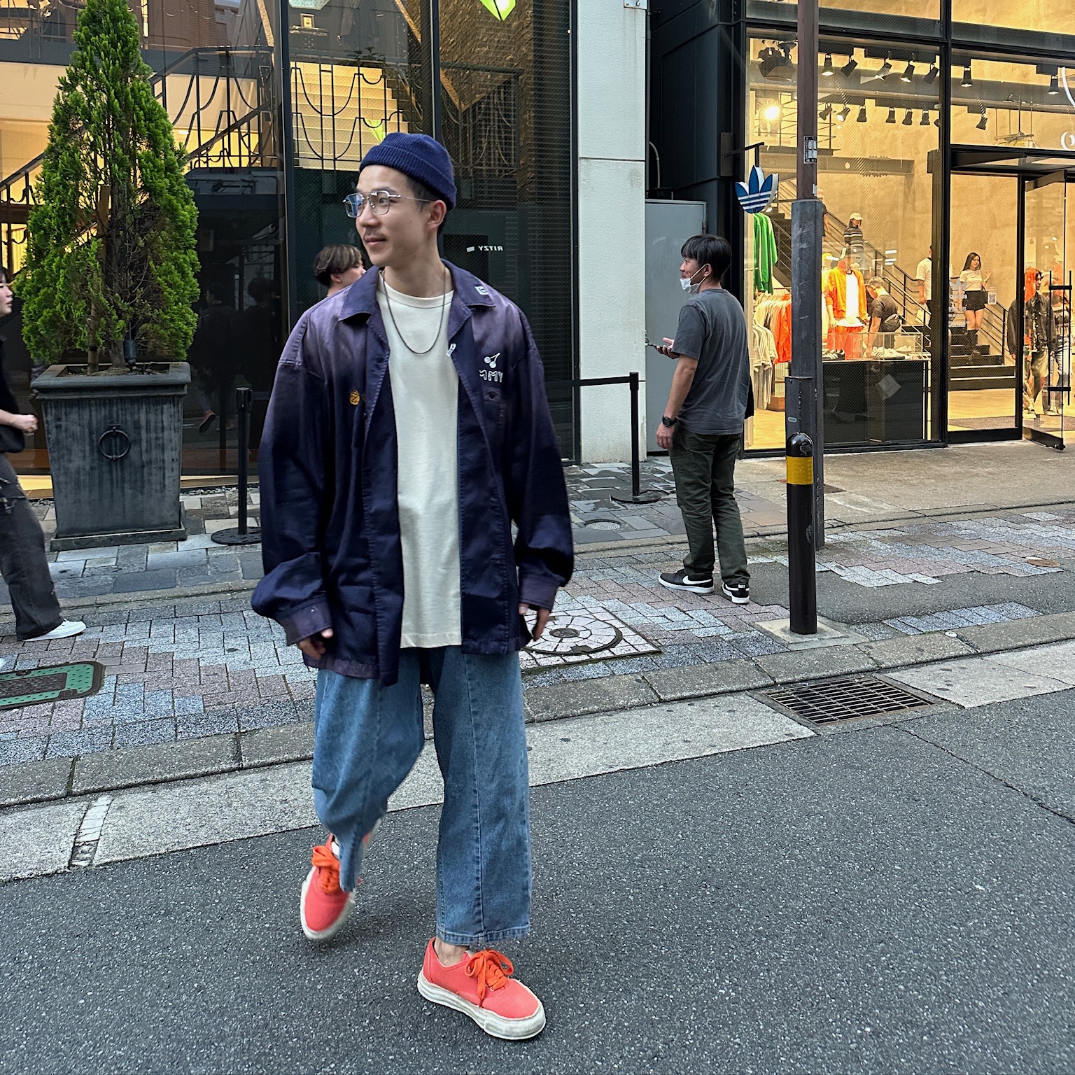Maison Mihara Yasuhiro Baker OG Sole Low-top Sneakers Orange, Maison Mihara Yasuhiro Super Big Check Long Sleeve Shirt Black 착용 스타일 - 1