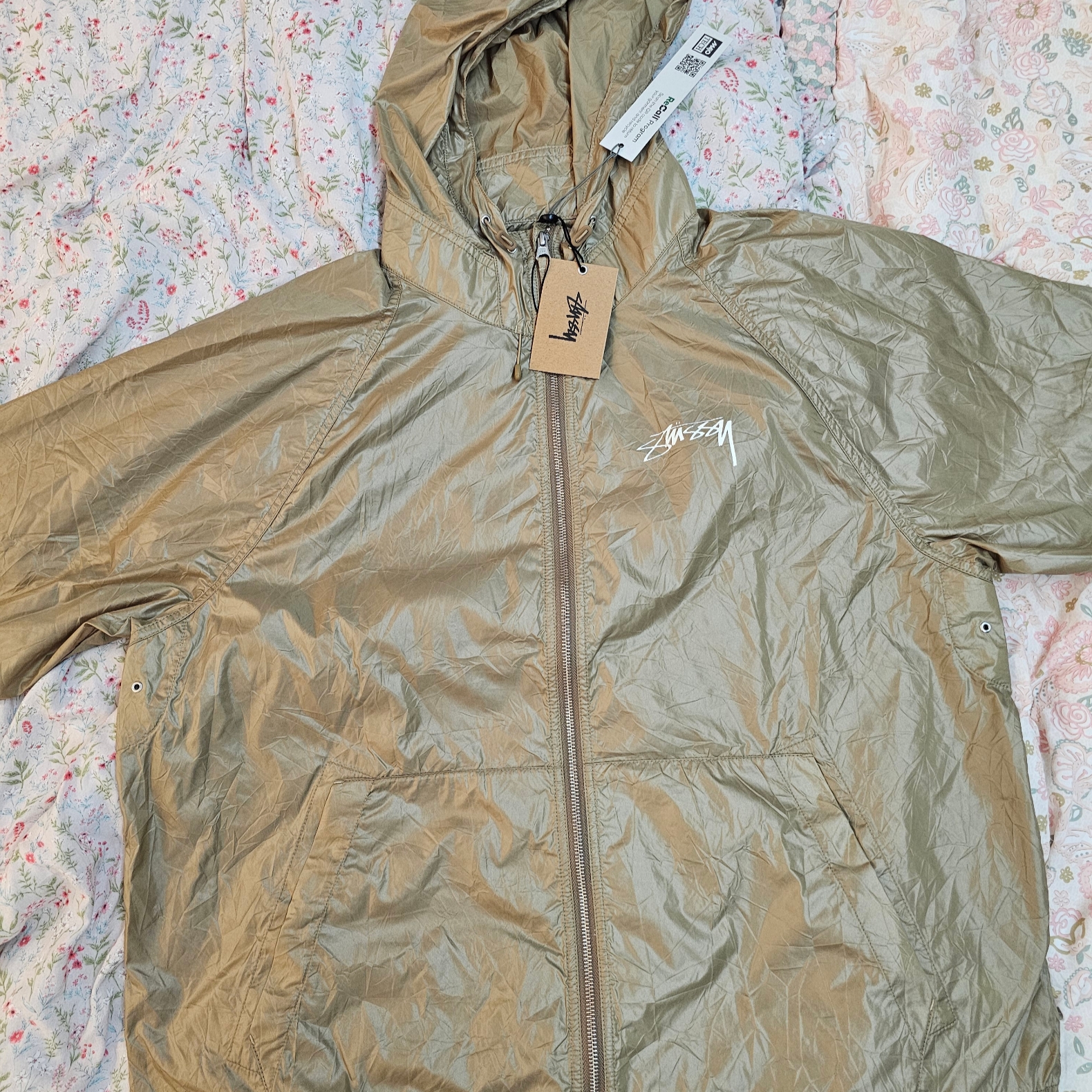Stussy Beach Shell Wrinkled Nylon Jacket Brown, Stussy Wave Dye Beach Shell Jacket Black 착용 스타일 - 1