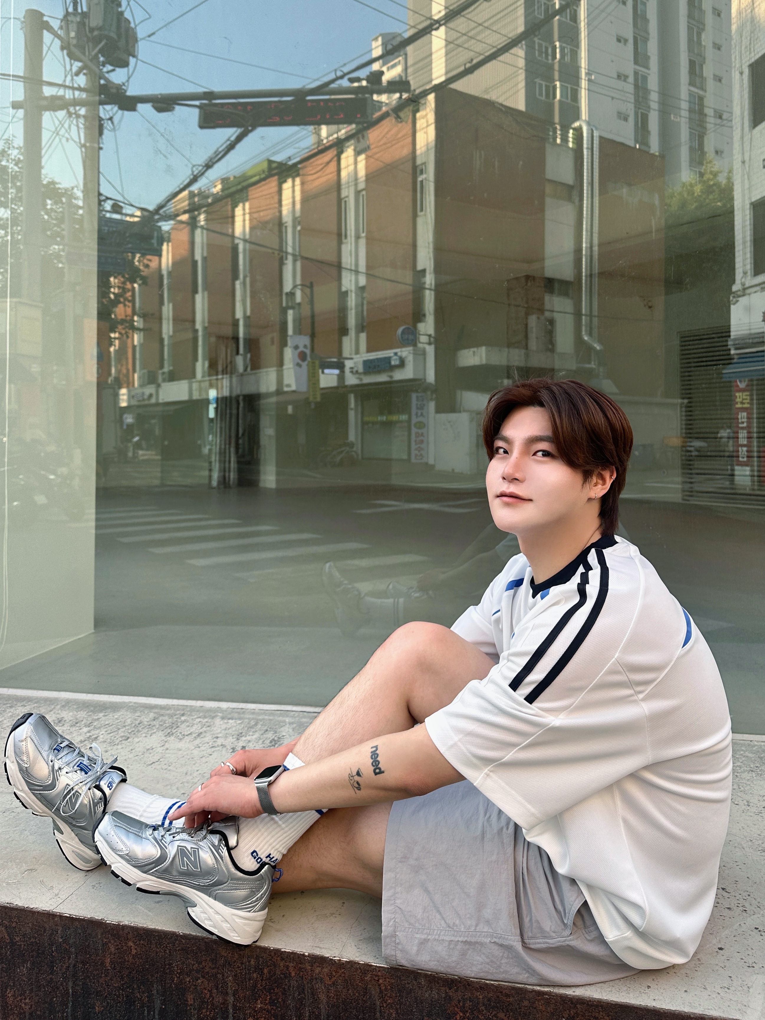 New Balance x Yeseyesee 530 Silver Royal Blue 착용 스타일 - 1