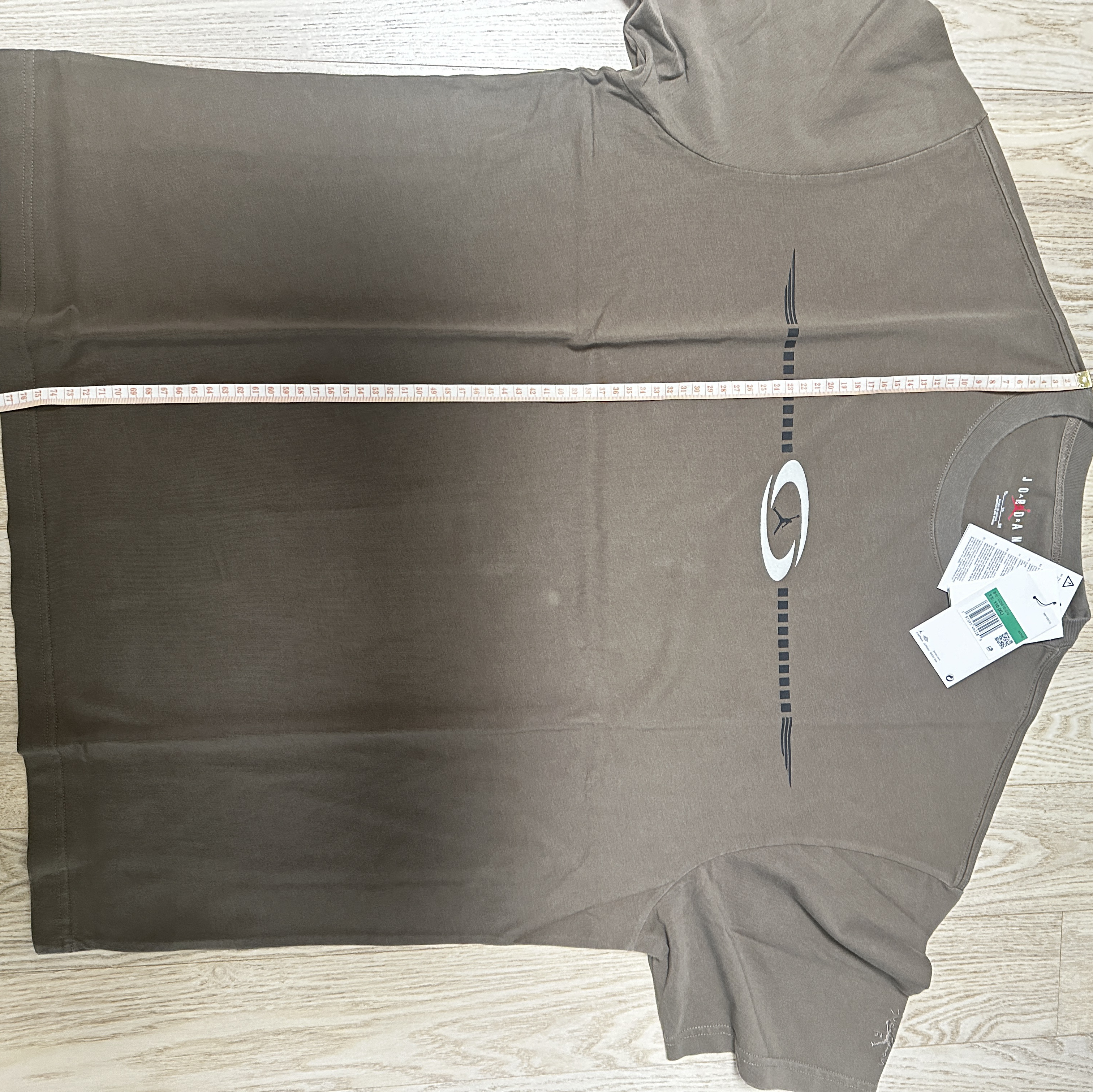 Jordan x Travis Scott T-Shirts Palomino (DZ5510-274) 착용 스타일 - 4