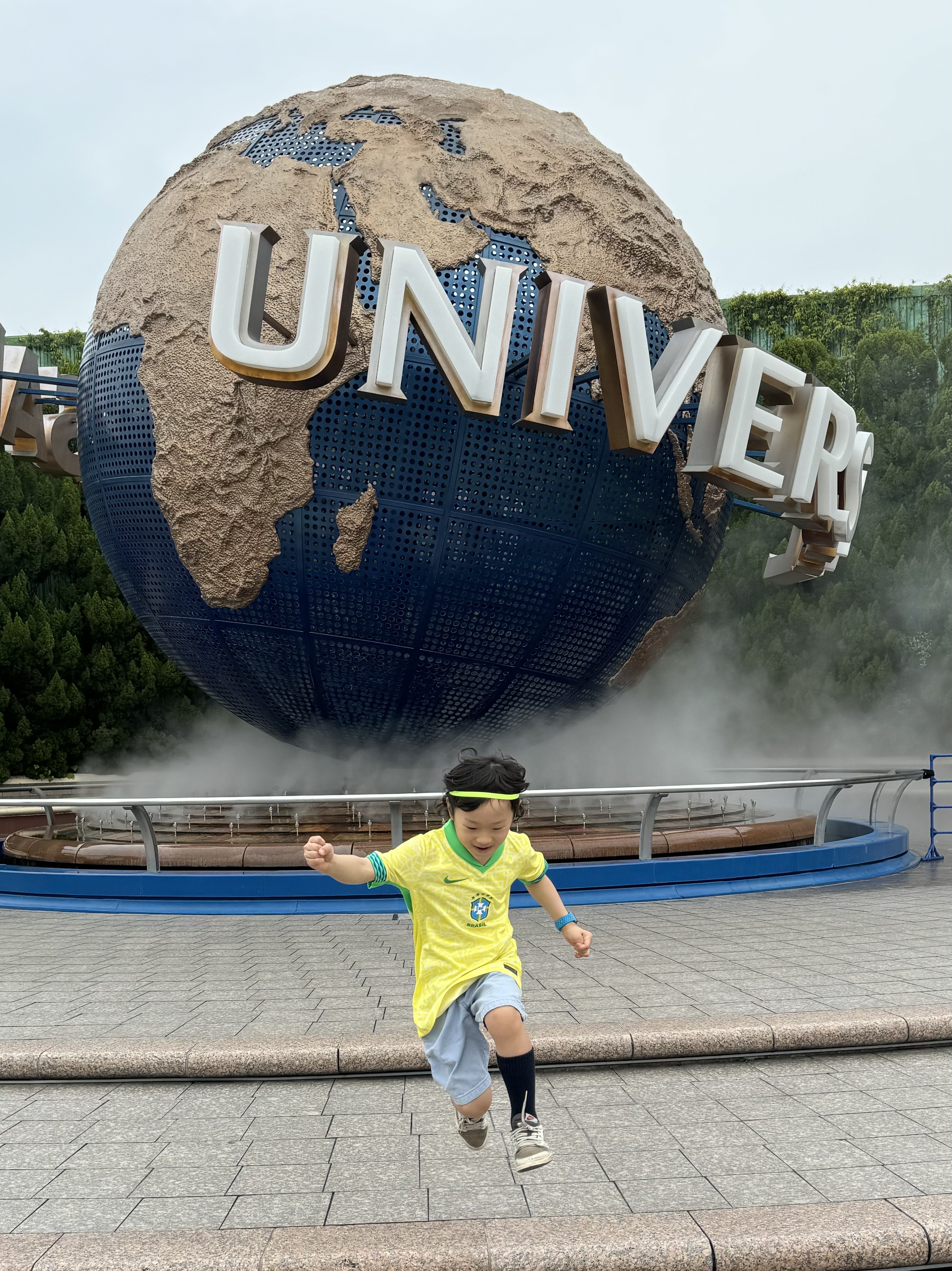 (PS) Jordan 1 x Travis Scott Retro Low OG SP Sail and Ridgerock, Nike Brazil 2024/25 Dri-Fit Stadium Home Jersey Dynamic Yellow (Non Marking Ver.) 착용 스타일 - 1