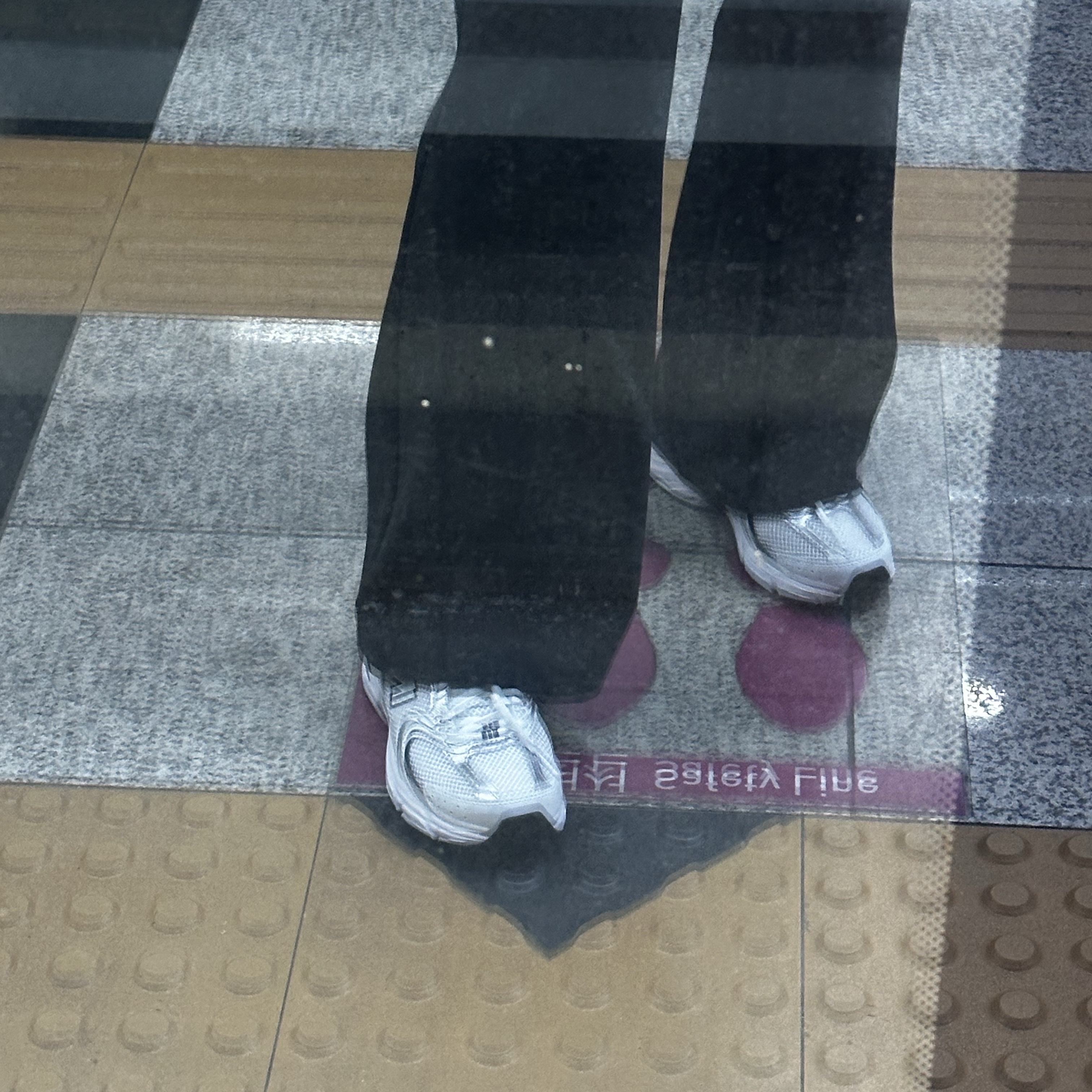 New Balance 530 White 착용 스타일 - 2