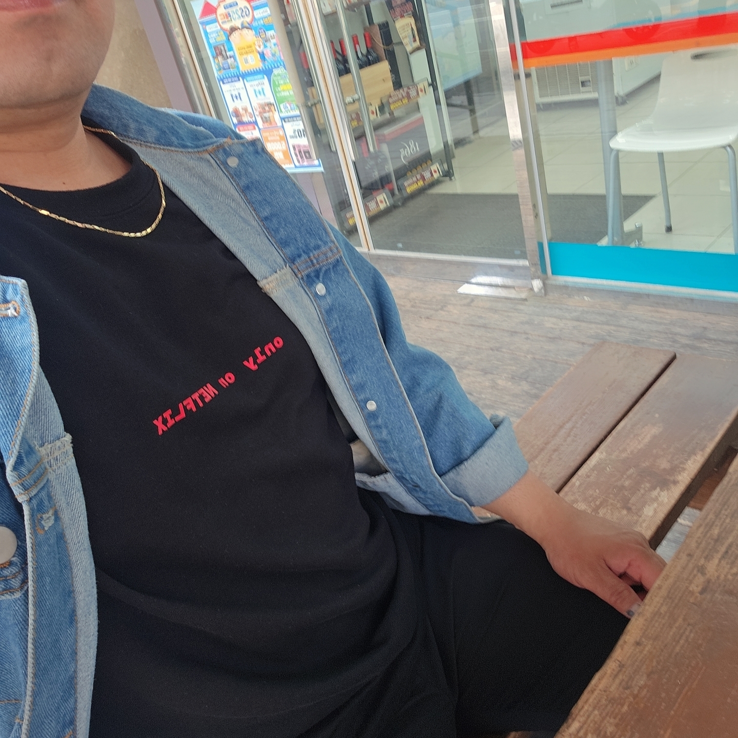 IAB Studio x Netflix SS T-Shirt Black 착용 스타일