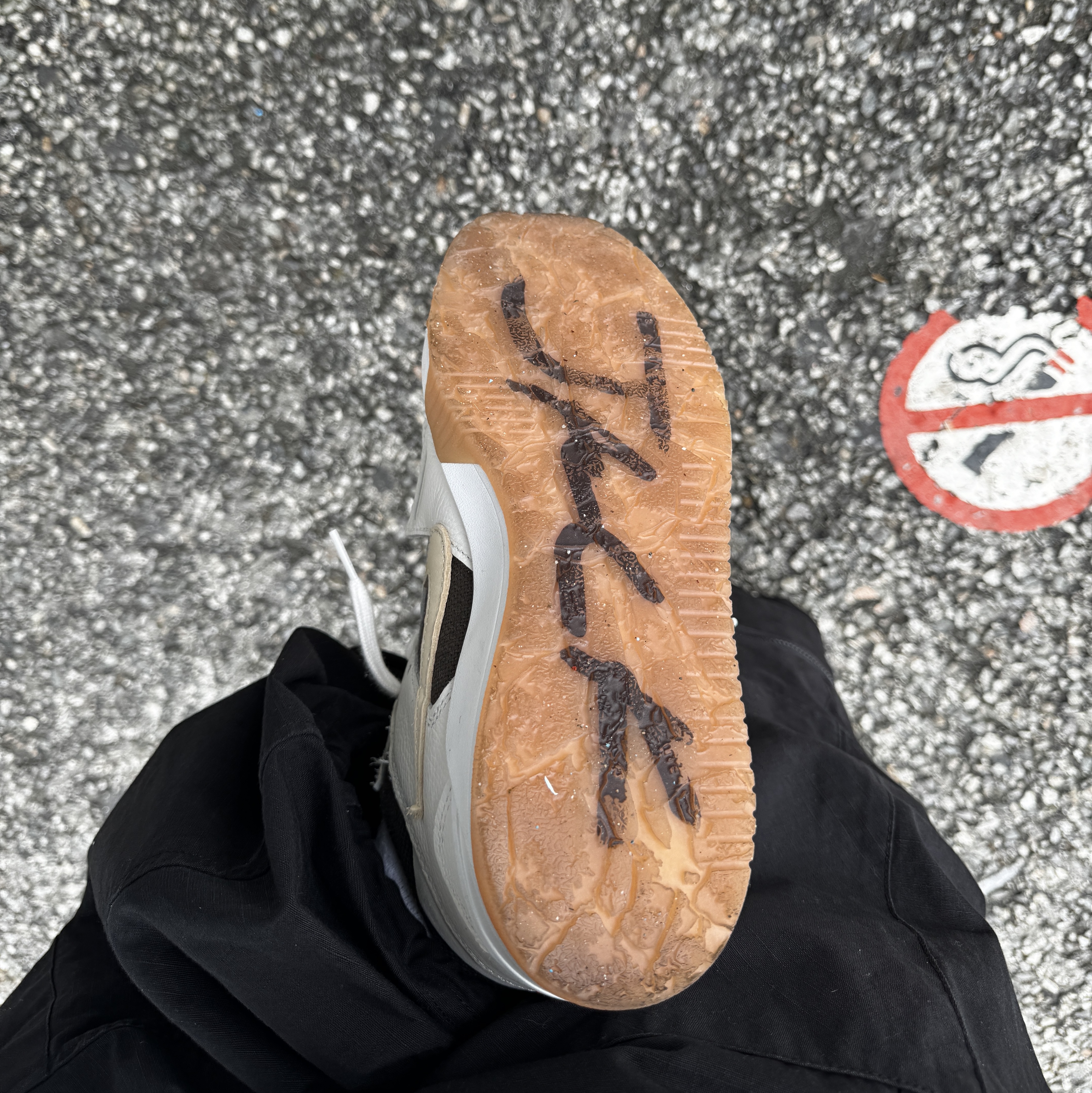 Jordan x Travis Scott Jumpman Jack TR Sail and Dark Mocha 착용 스타일 - 2