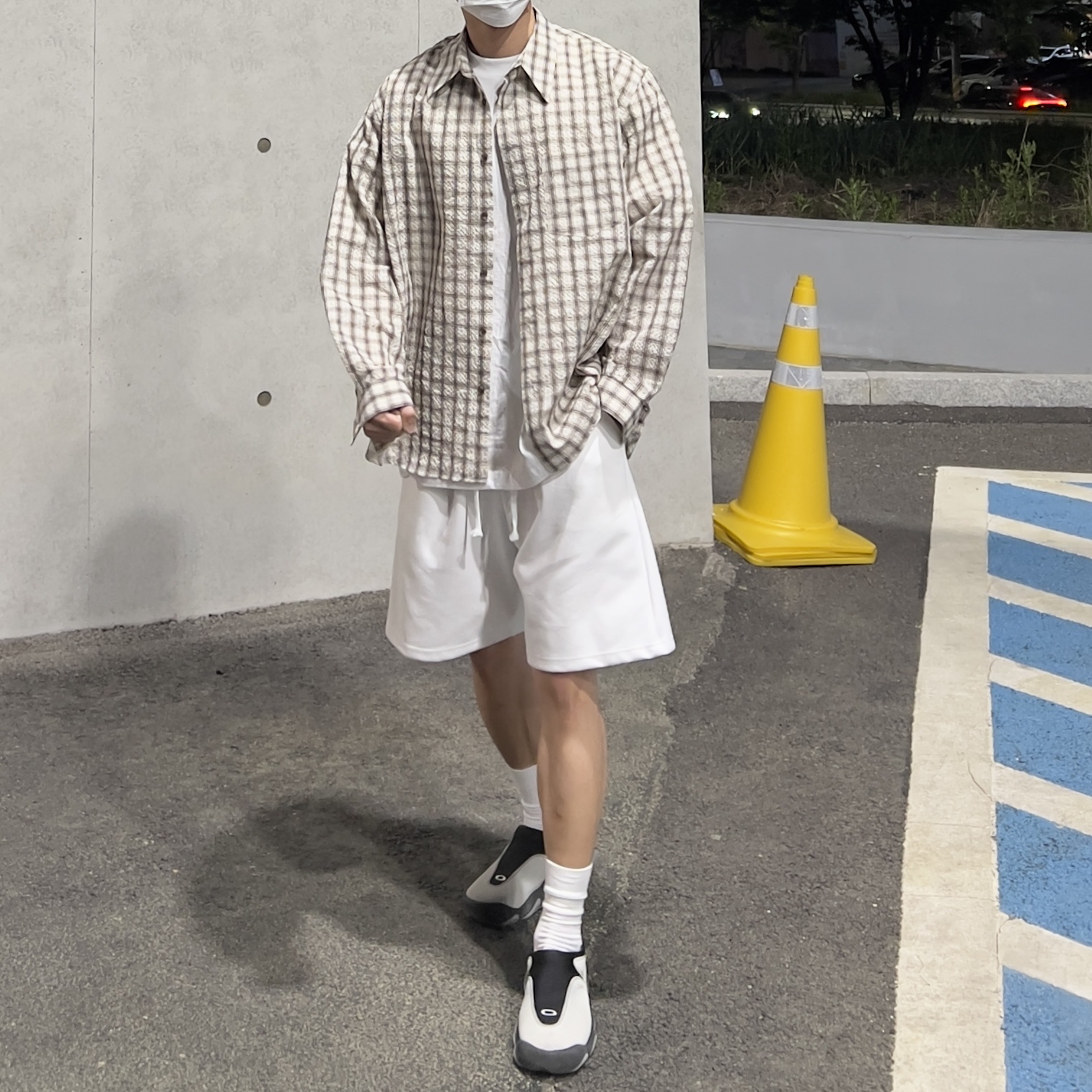 Oakley Factory Team x Brain Dead Flesh White Birch 착용 스타일 - 2