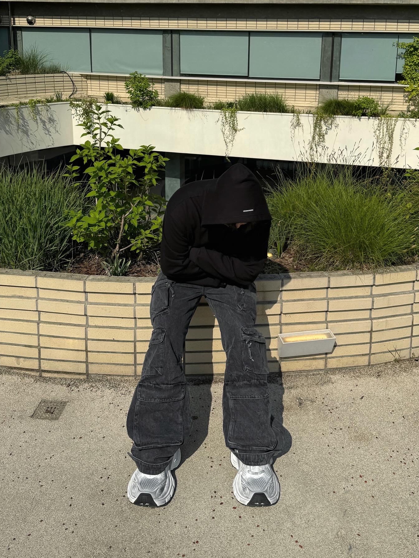 Balenciaga 10XL Sneakers White Grey Silver Black 착용 스타일 - 1