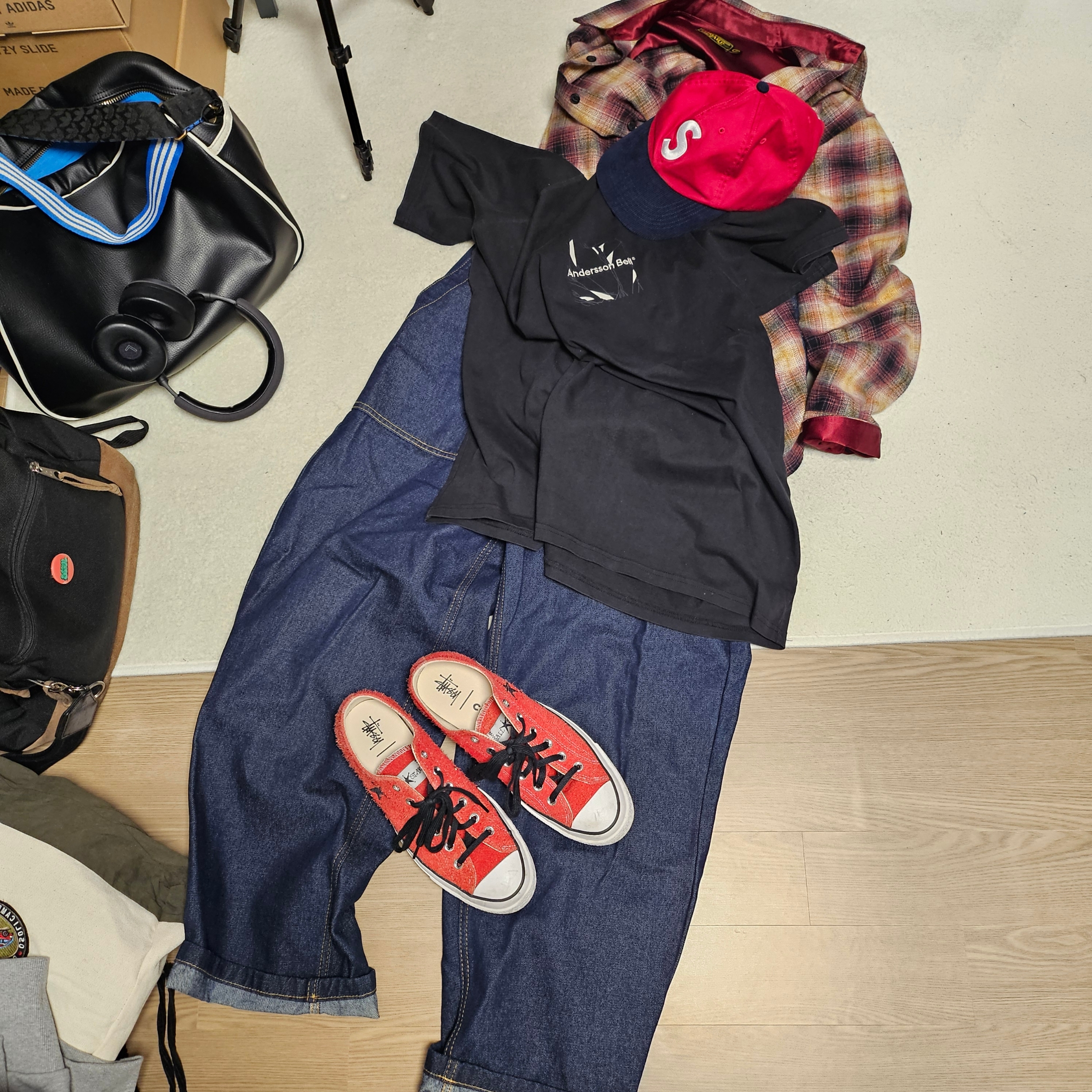Converse x Stussy Chuck 70 Ox Poppy Red, Supreme 2-Tone S Logo 6-Panel Red - 24SS 착용 스타일