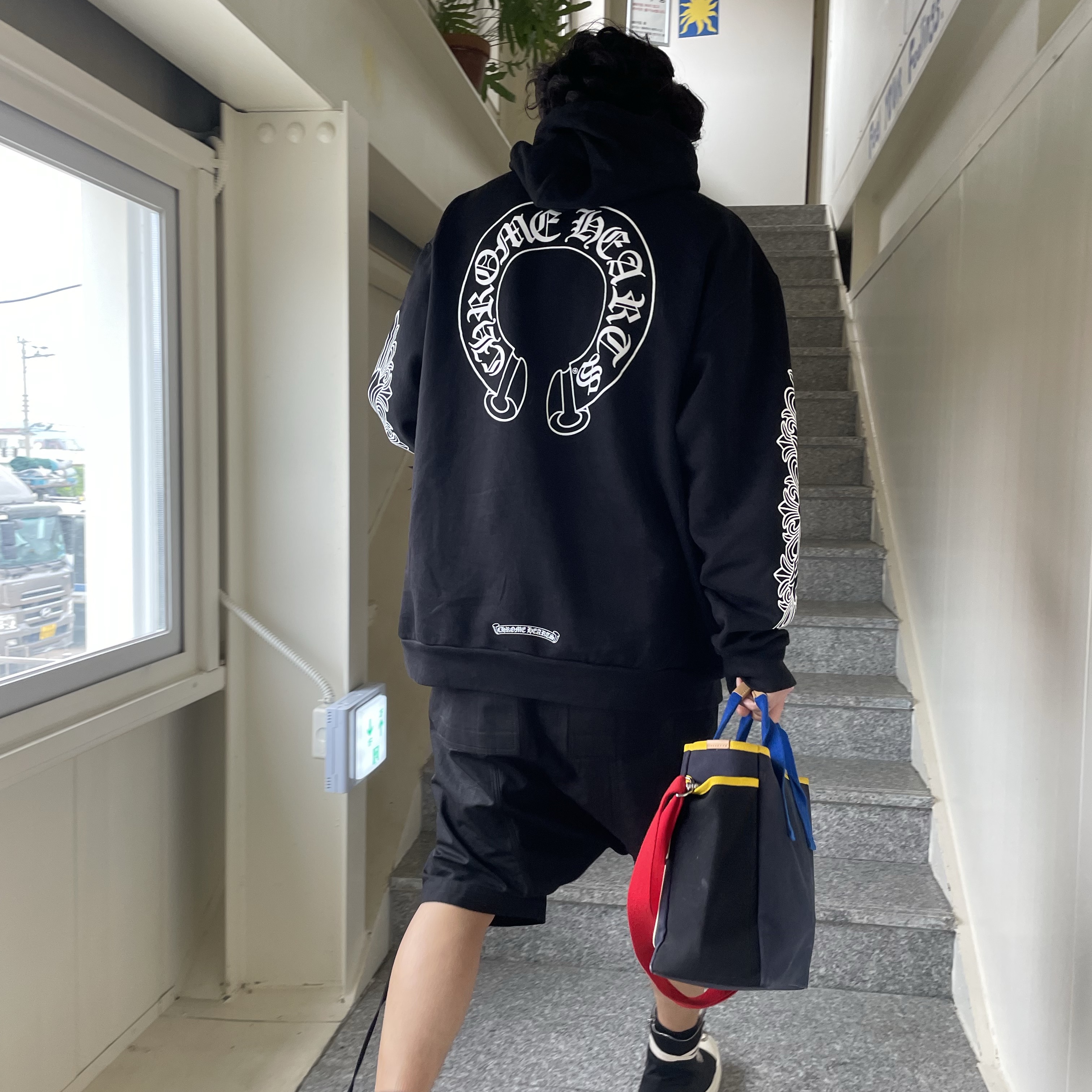 Chrome Hearts Horseshoe Floral Hoodie Black 착용 스타일