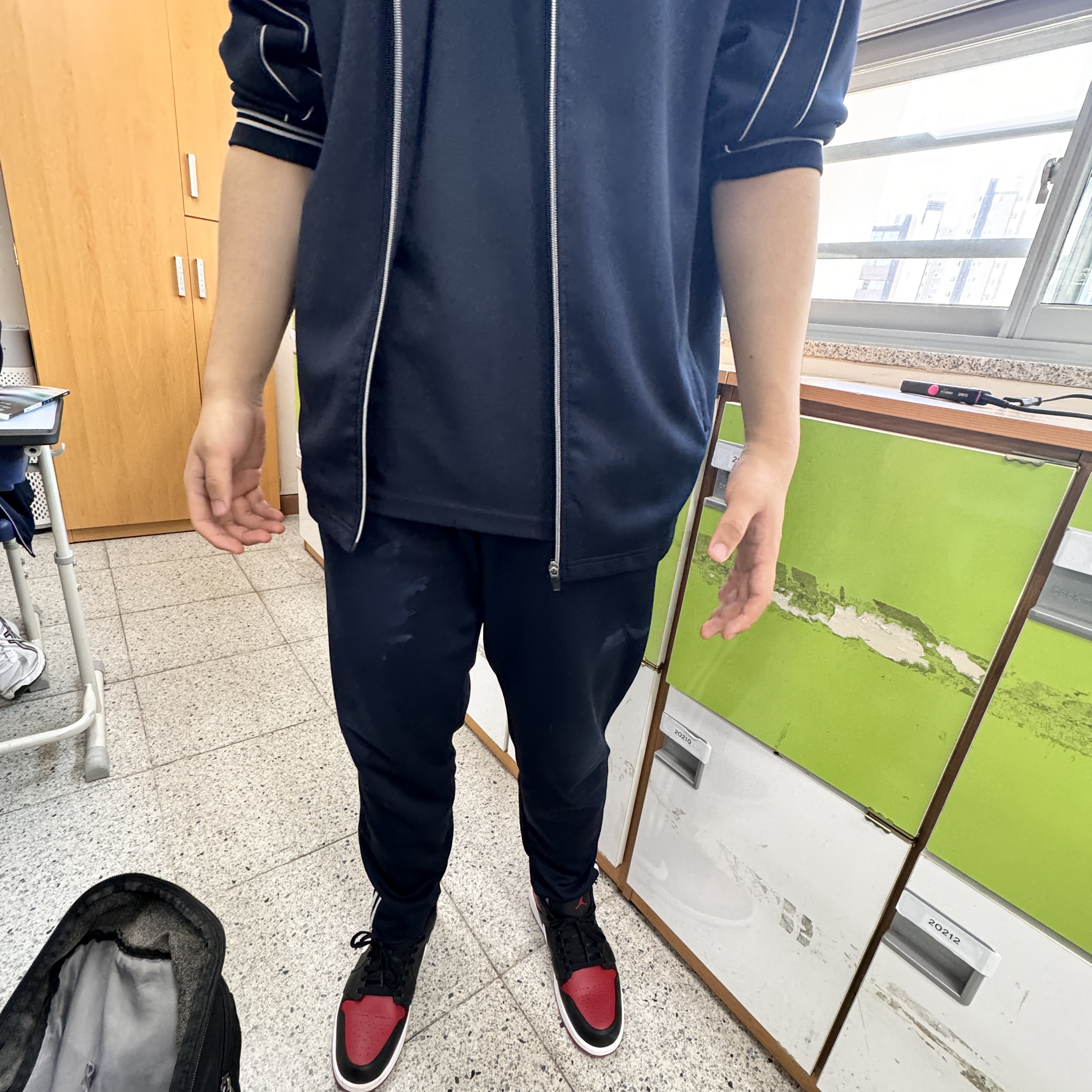 Jordan 1 Low Alternate Bred Toe 착용 스타일 - 2