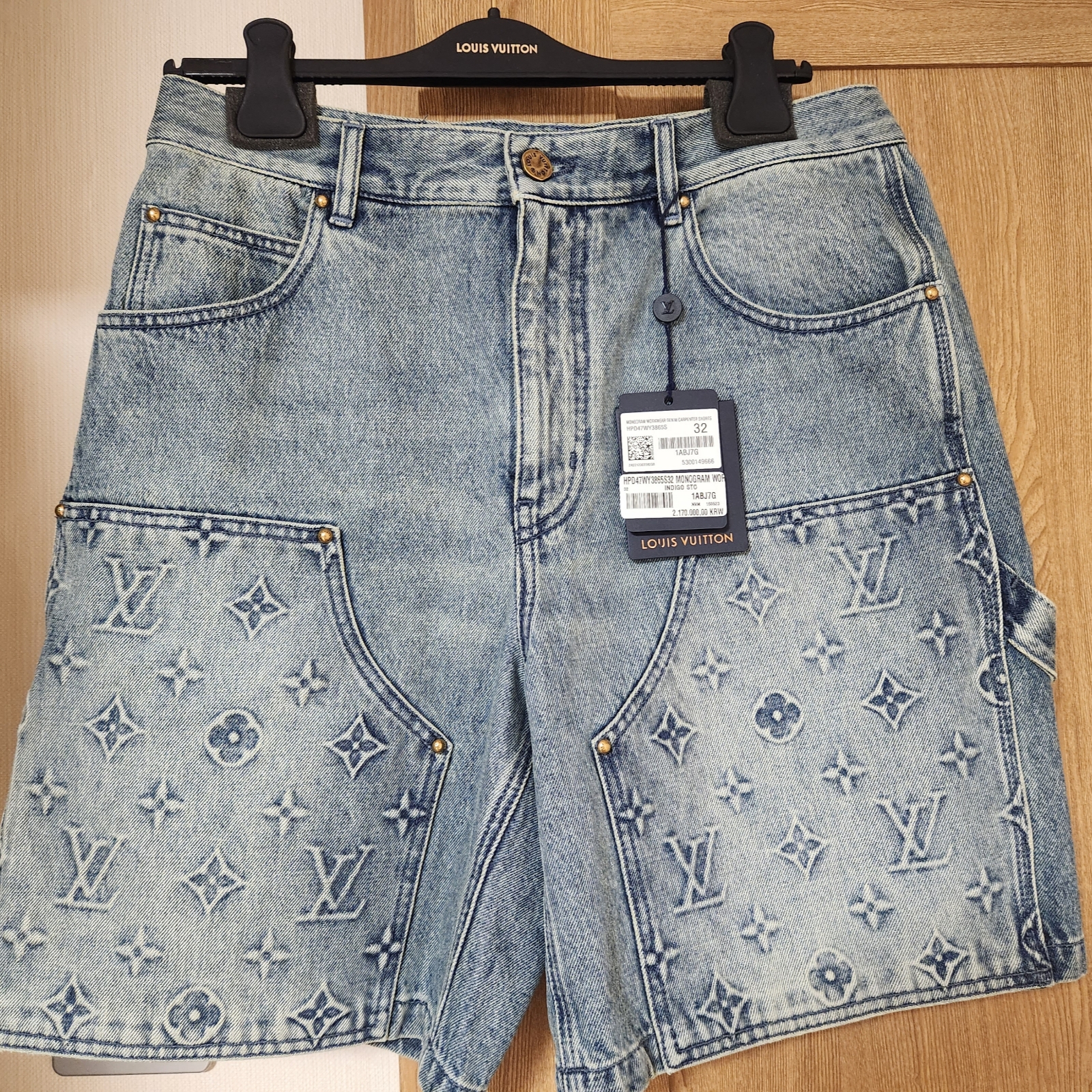 Louis Vuitton Denim Carpenter Shorts Stone Bleached Indigo 착용 스타일 - 1
