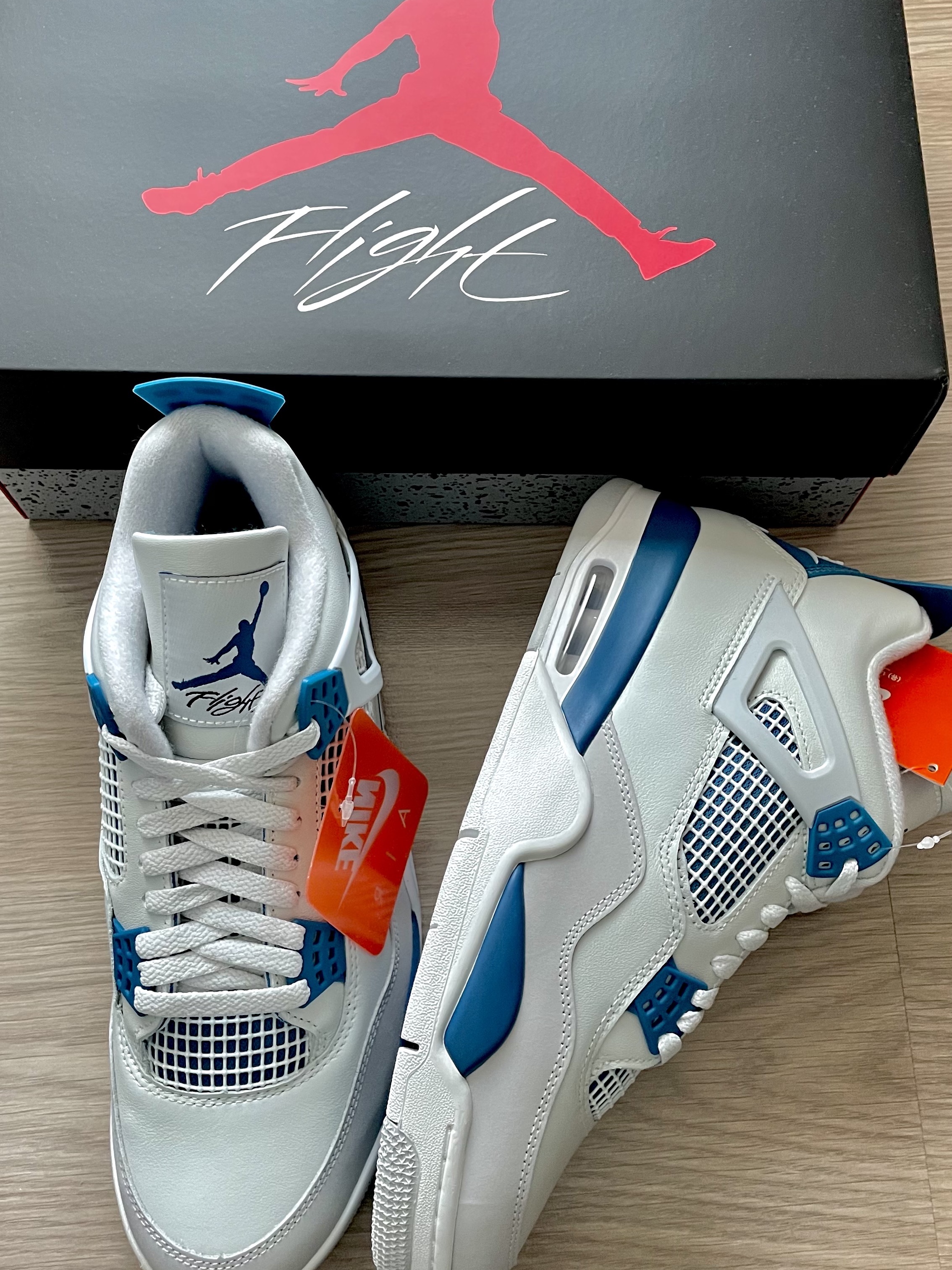 Jordan 4 Retro Industrial Blue 착용 스타일