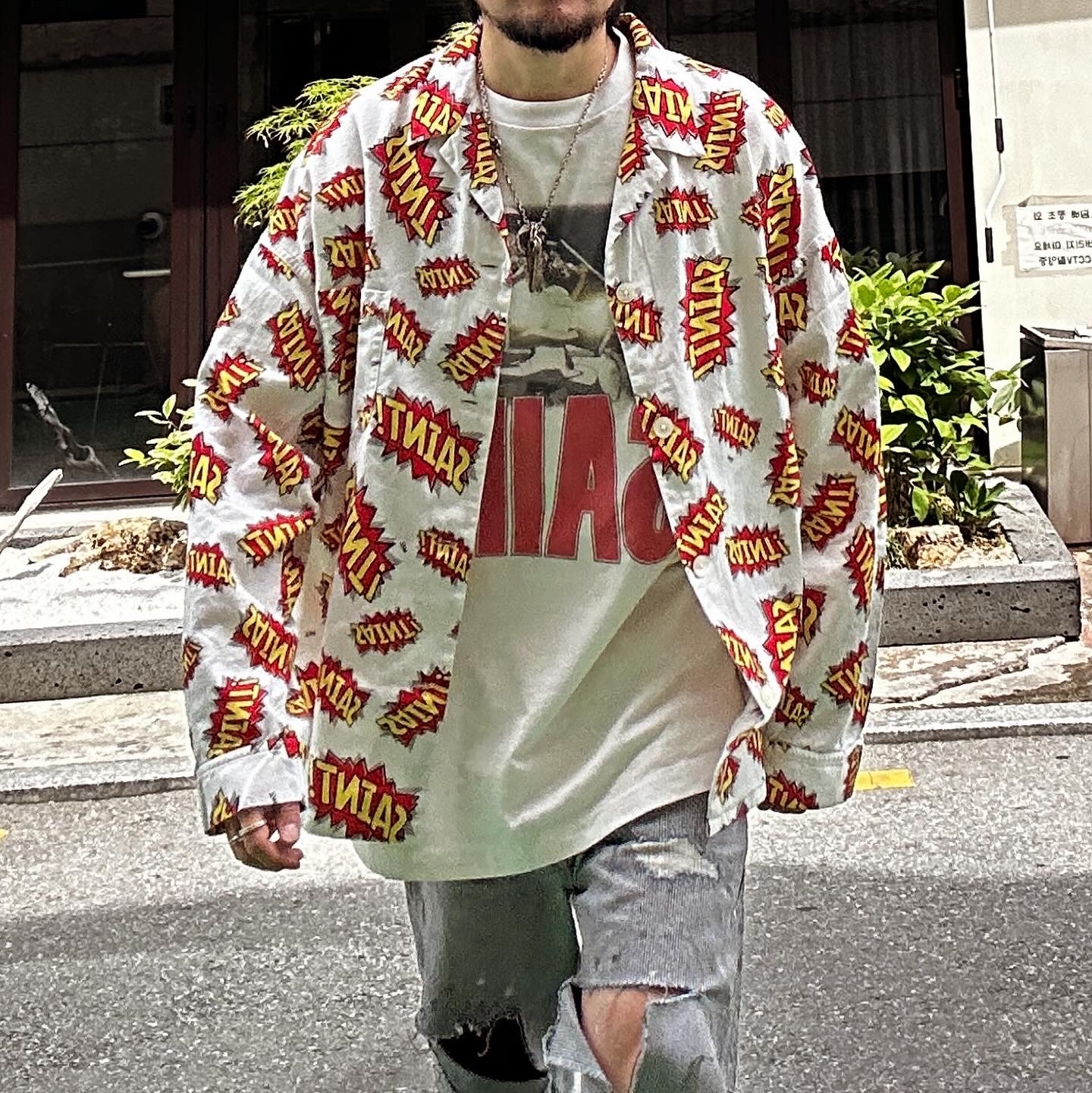 Saint Mxxxxxx Denim Pants Hickory Stripe, SAINT Mxxxxxx x Freedom S/S T-Shirt White - 24SS 착용 스타일 - 2