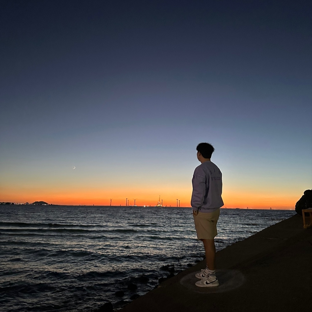 IAB Studio Pigment Sweatshirt & Mini Bag Lavender, Nike Dunk Low Retro SE Jackpot Grey Fog 착용 스타일