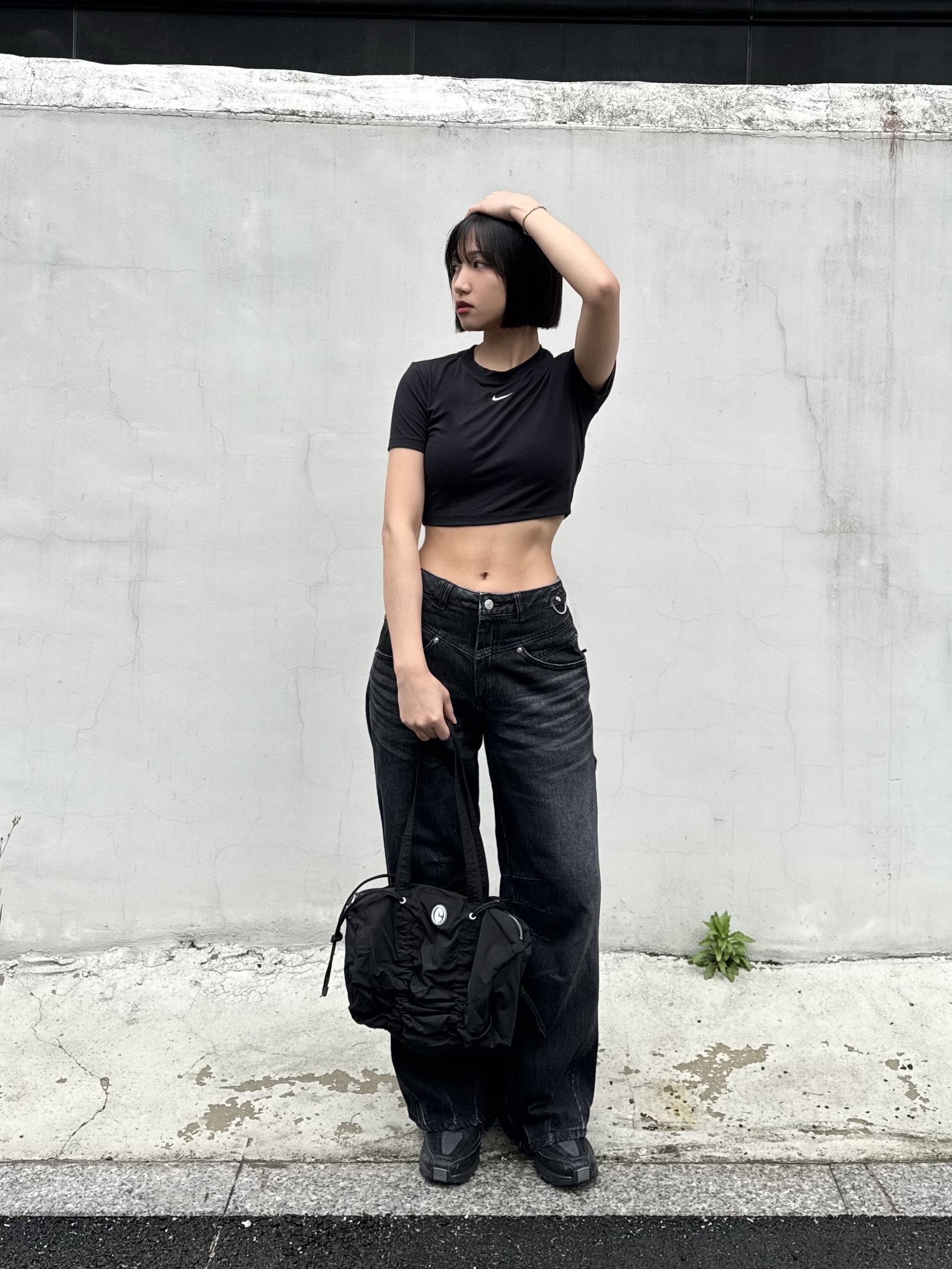 (W) Nike NSW Essential Slim Fit Crop T-Shirt Black - Asia 착용 스타일 - 2