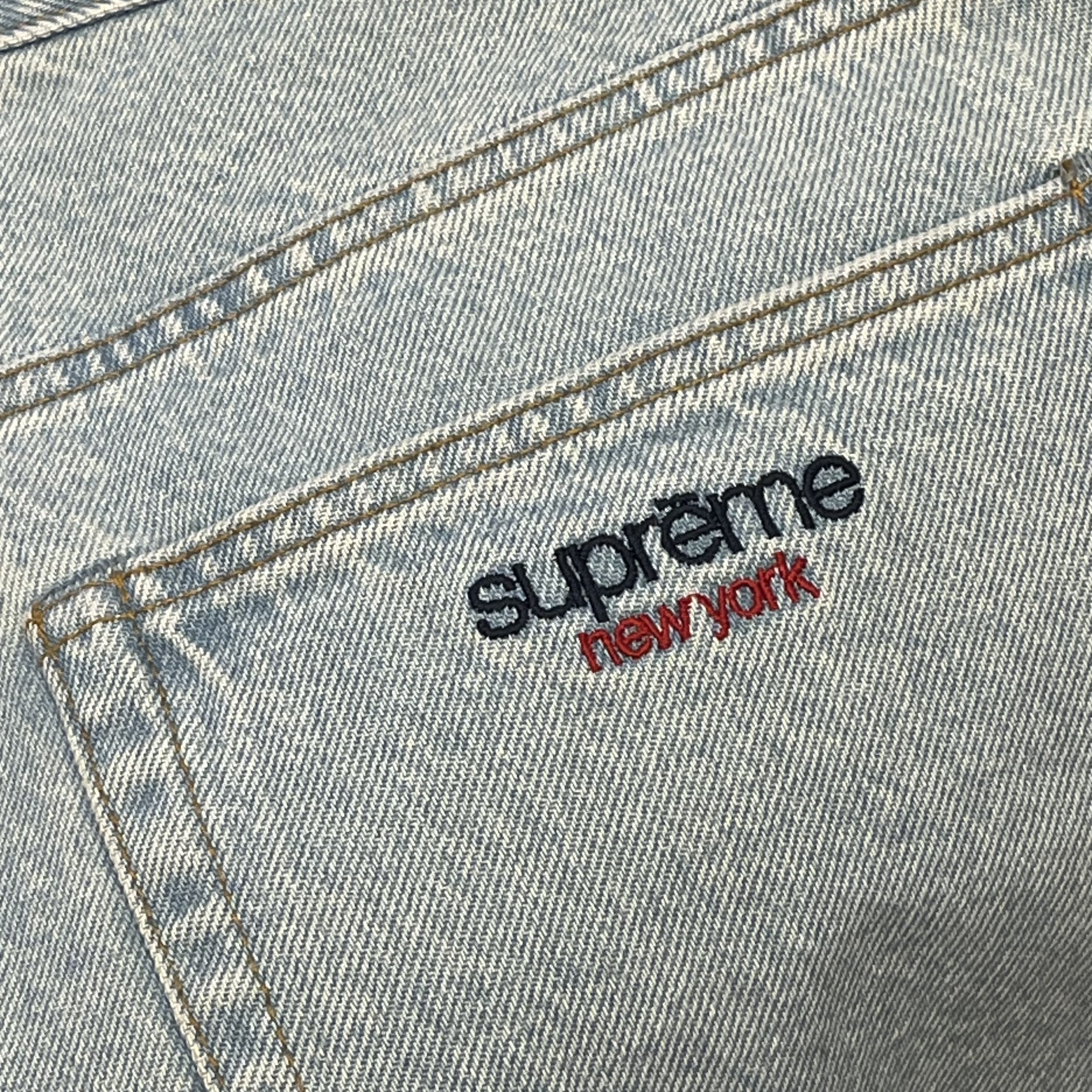 Supreme Baggy Denim Short Washed Indigo - 24SS 착용 스타일