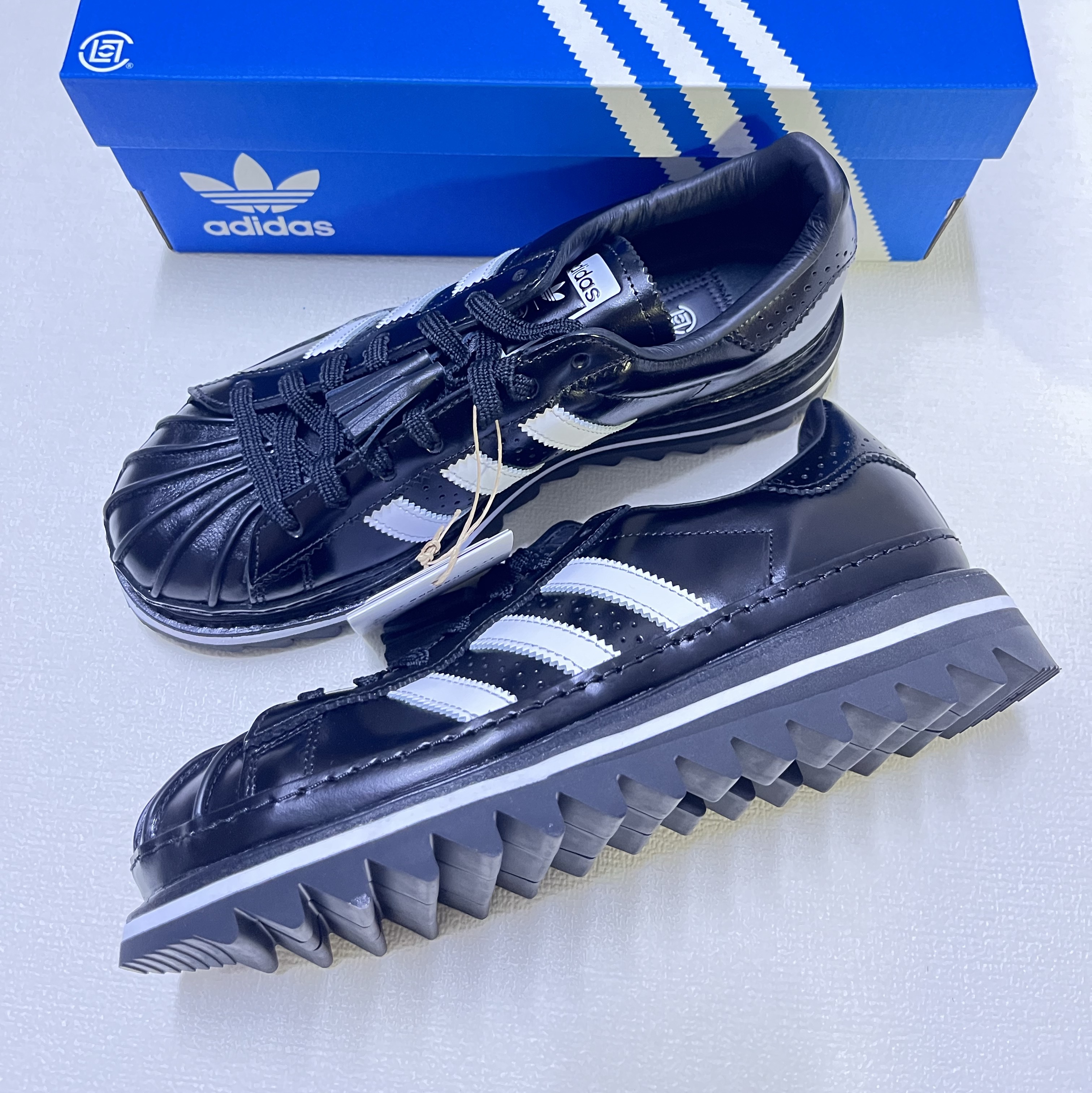 Adidas x Clot Superstar Core Black Cloud White 착용 스타일