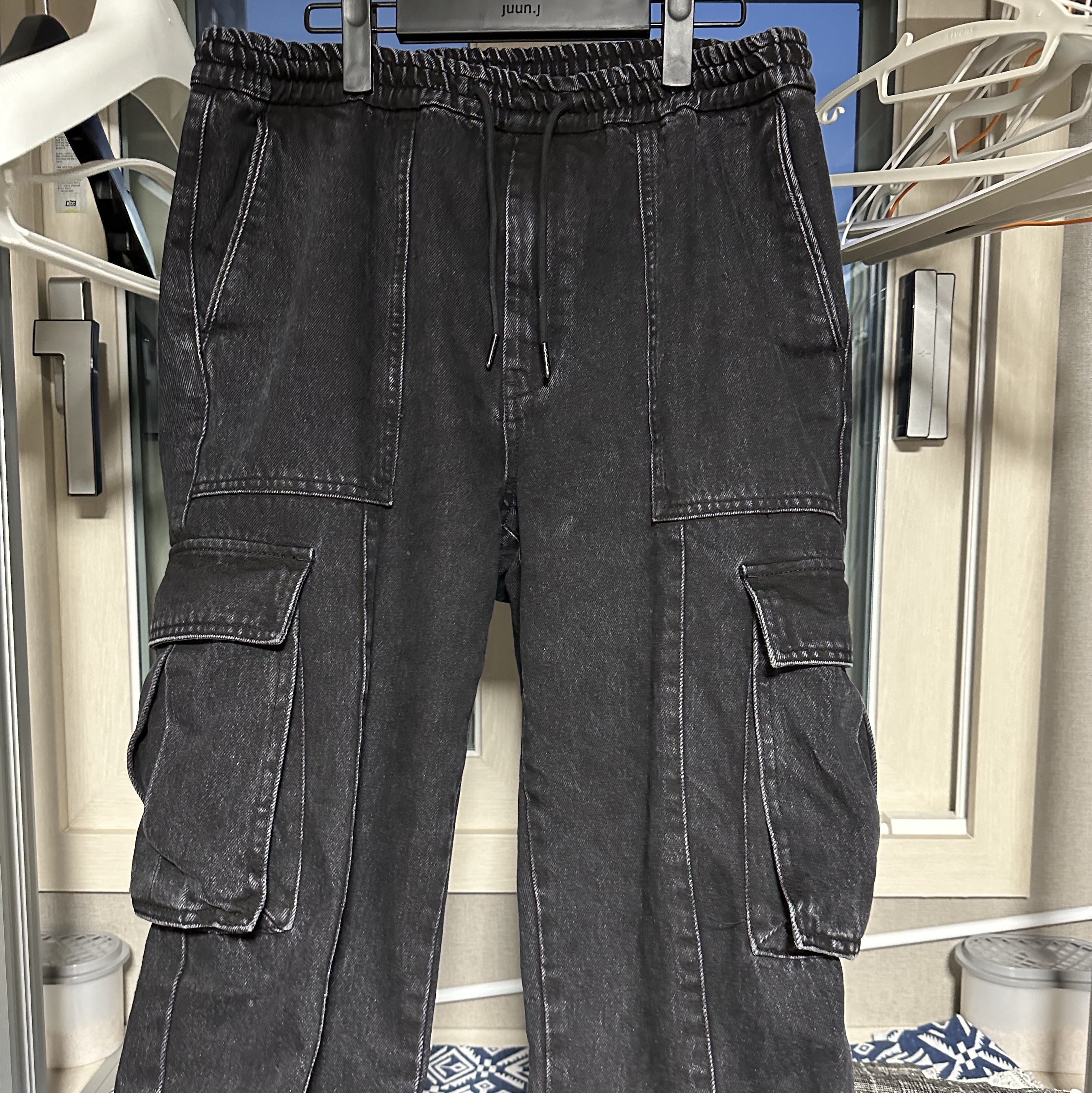 Juun.J String Cargo Jogger Denim Black - 22FW 착용 스타일