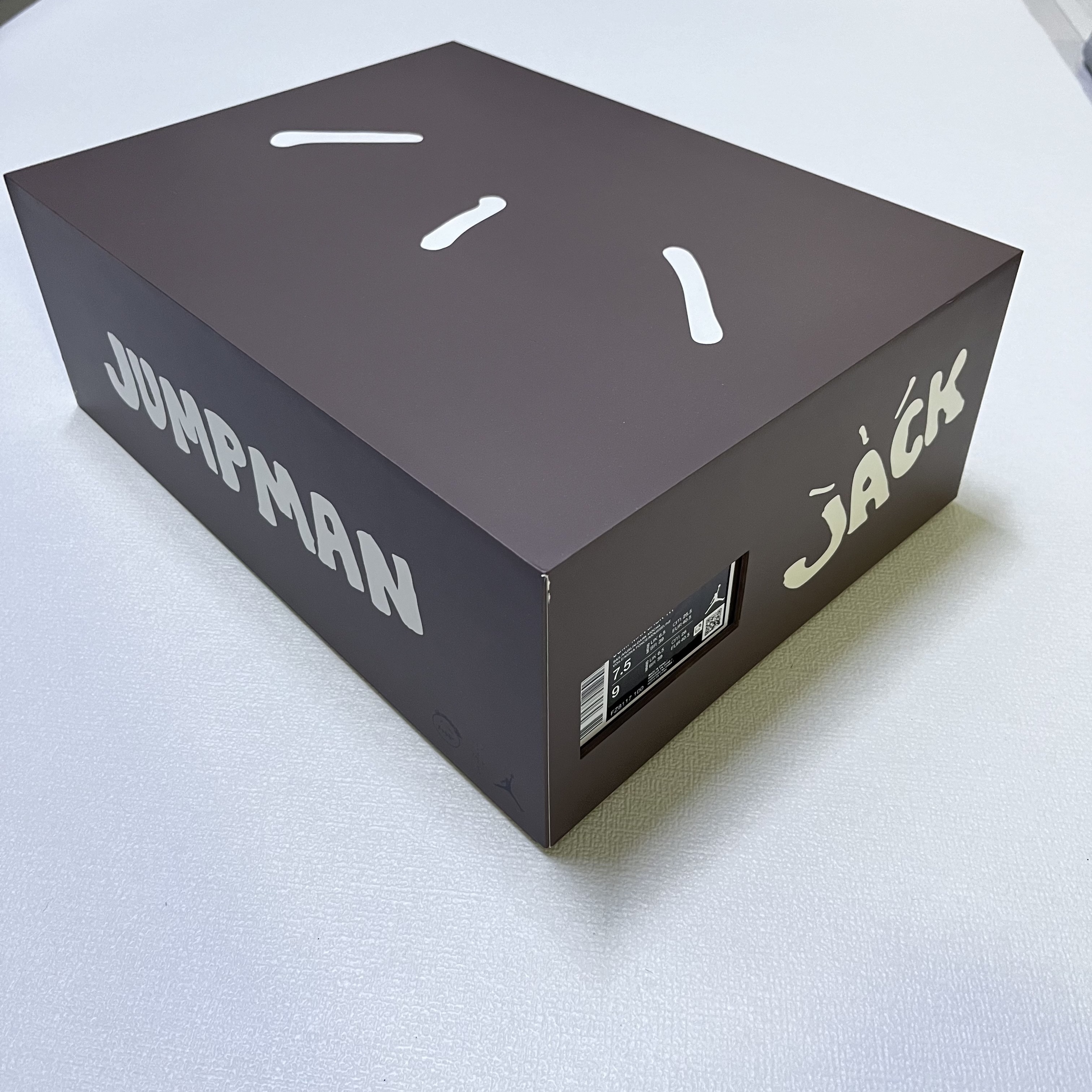 Jordan x Travis Scott Jumpman Jack TR Sail and Dark Mocha 착용 스타일 - 2