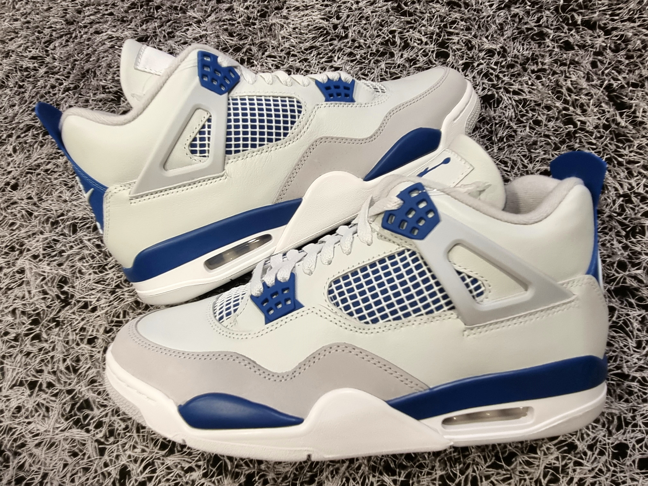 Jordan 4 Retro Industrial Blue 착용 스타일 - 2